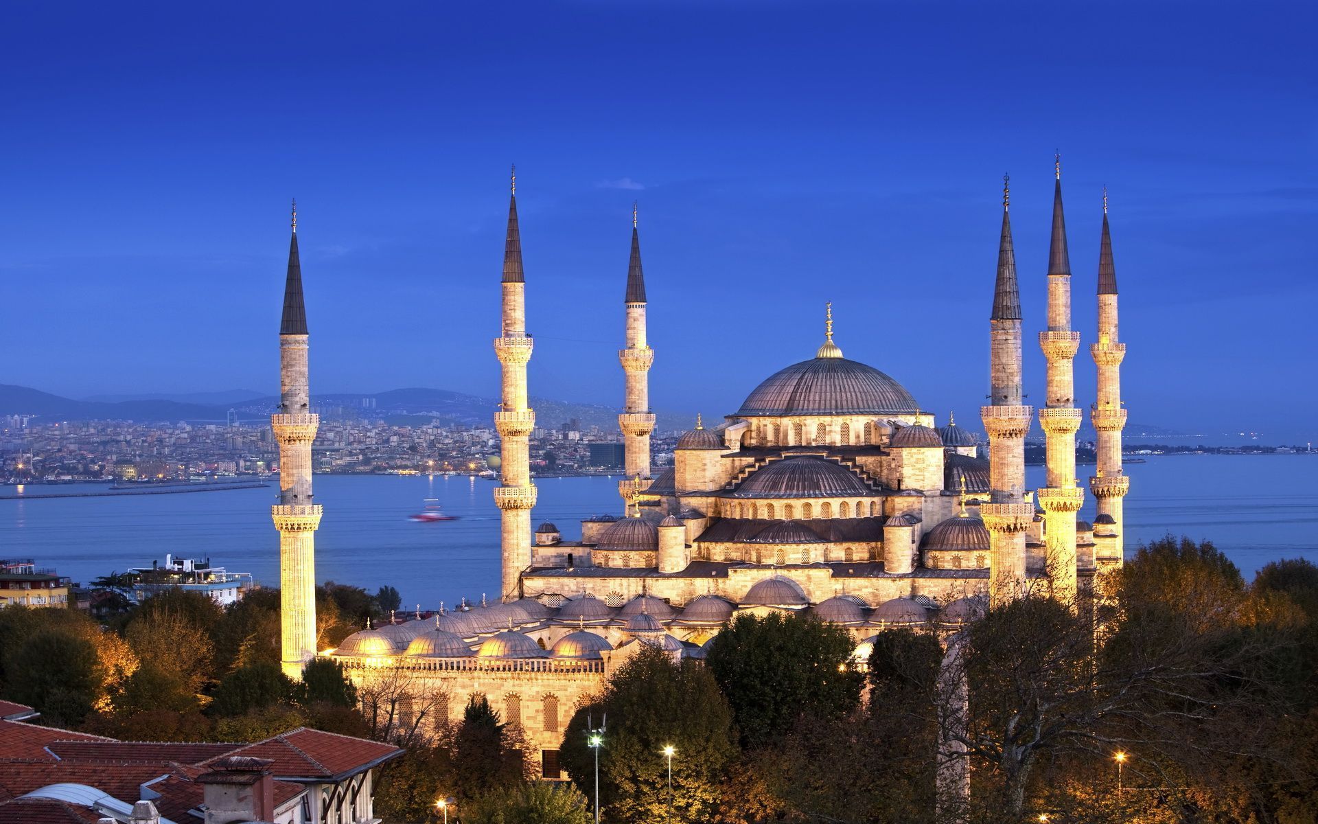 1920x1200 Stunning HD Wallpaper of the Sultan Ahmed Mosque at Duskx1200