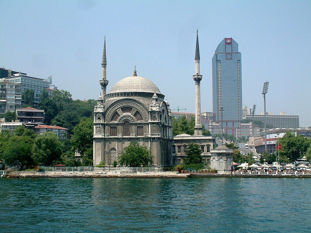 1024x768 Bezm I Âlem Valide Sultan Camii
