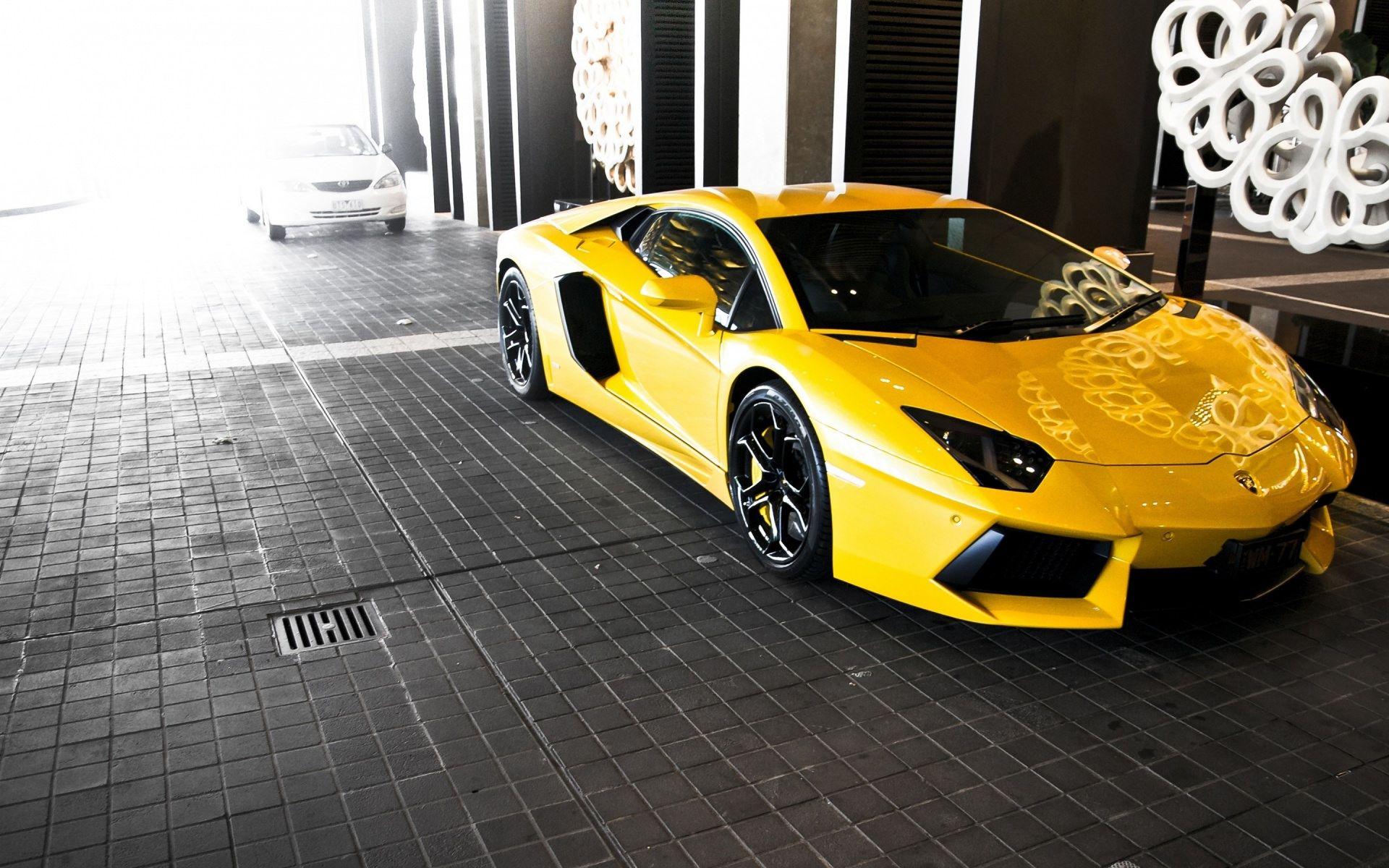 Yellow Lamborghini car HD wallpaper download