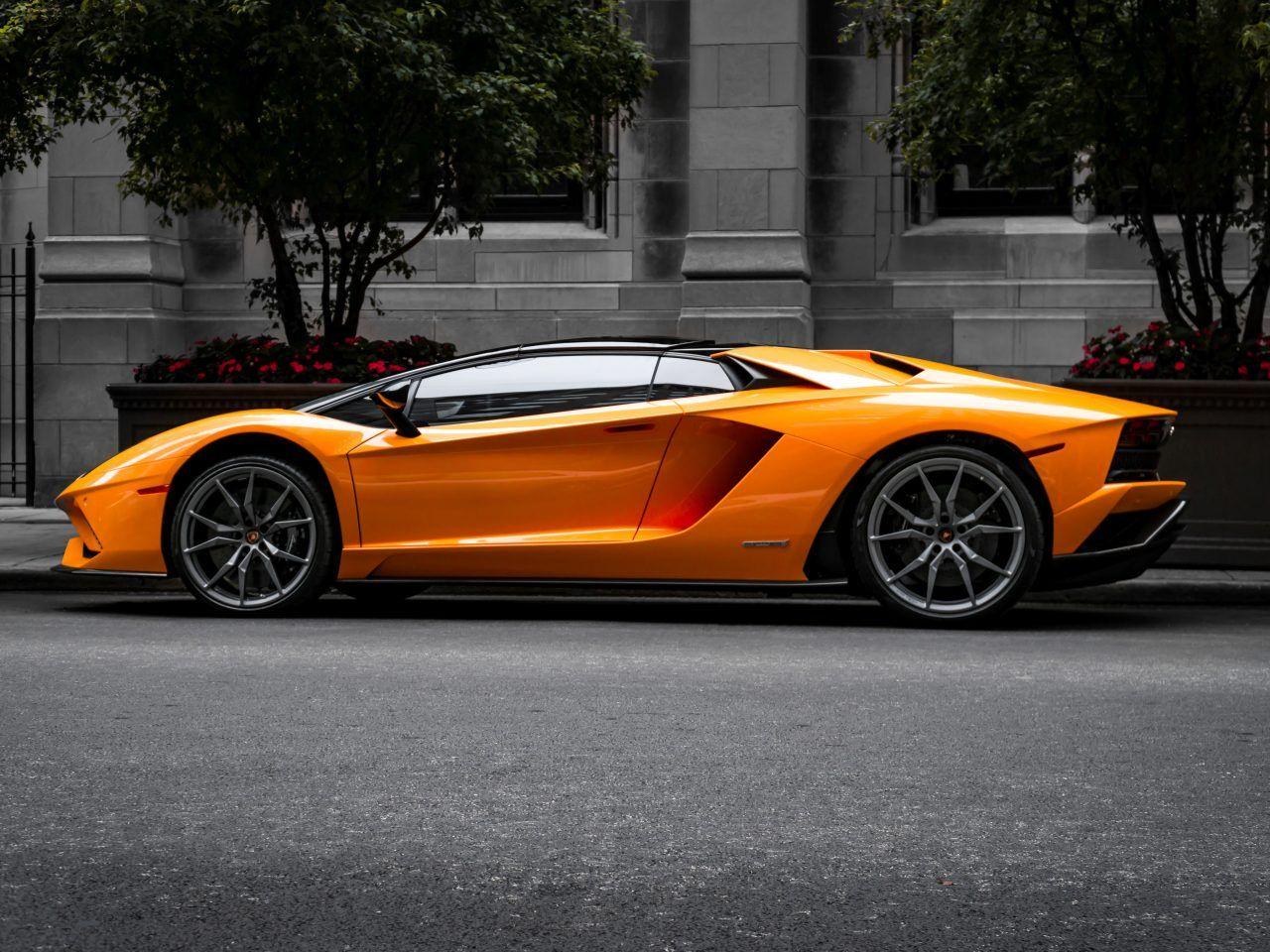 1280x960 Yellow Lamborghini wallpaper