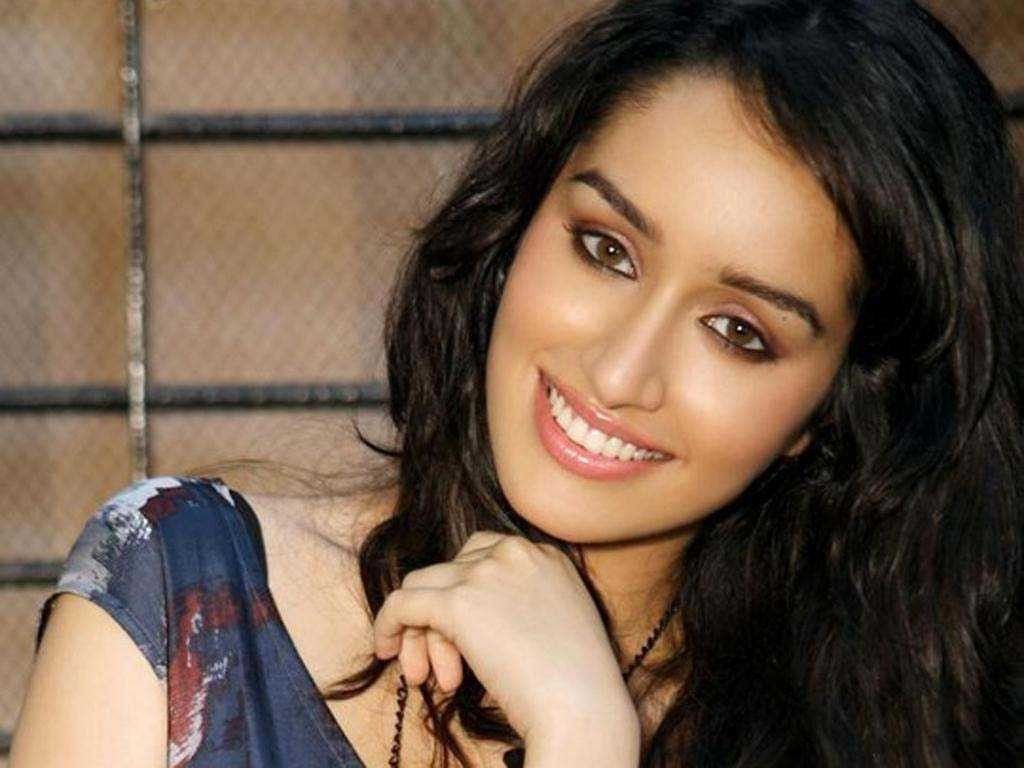1024x768 Shraddha Kapoor Bhatt HD Wallpaper 1080p 2016