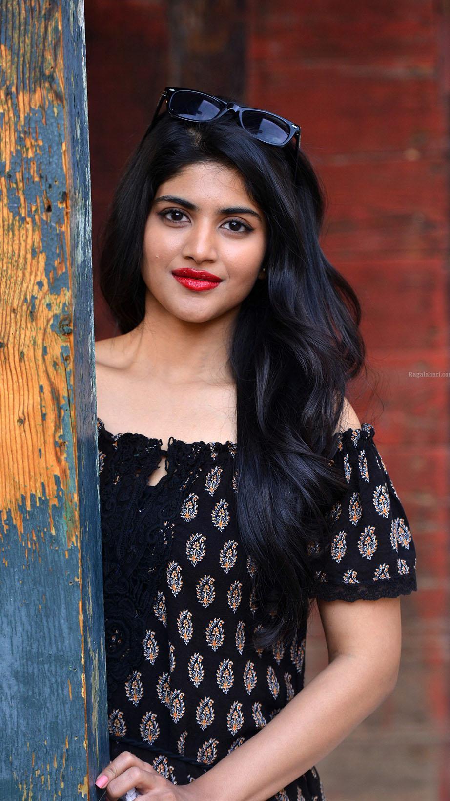 922x1639 Megha Akash for Android