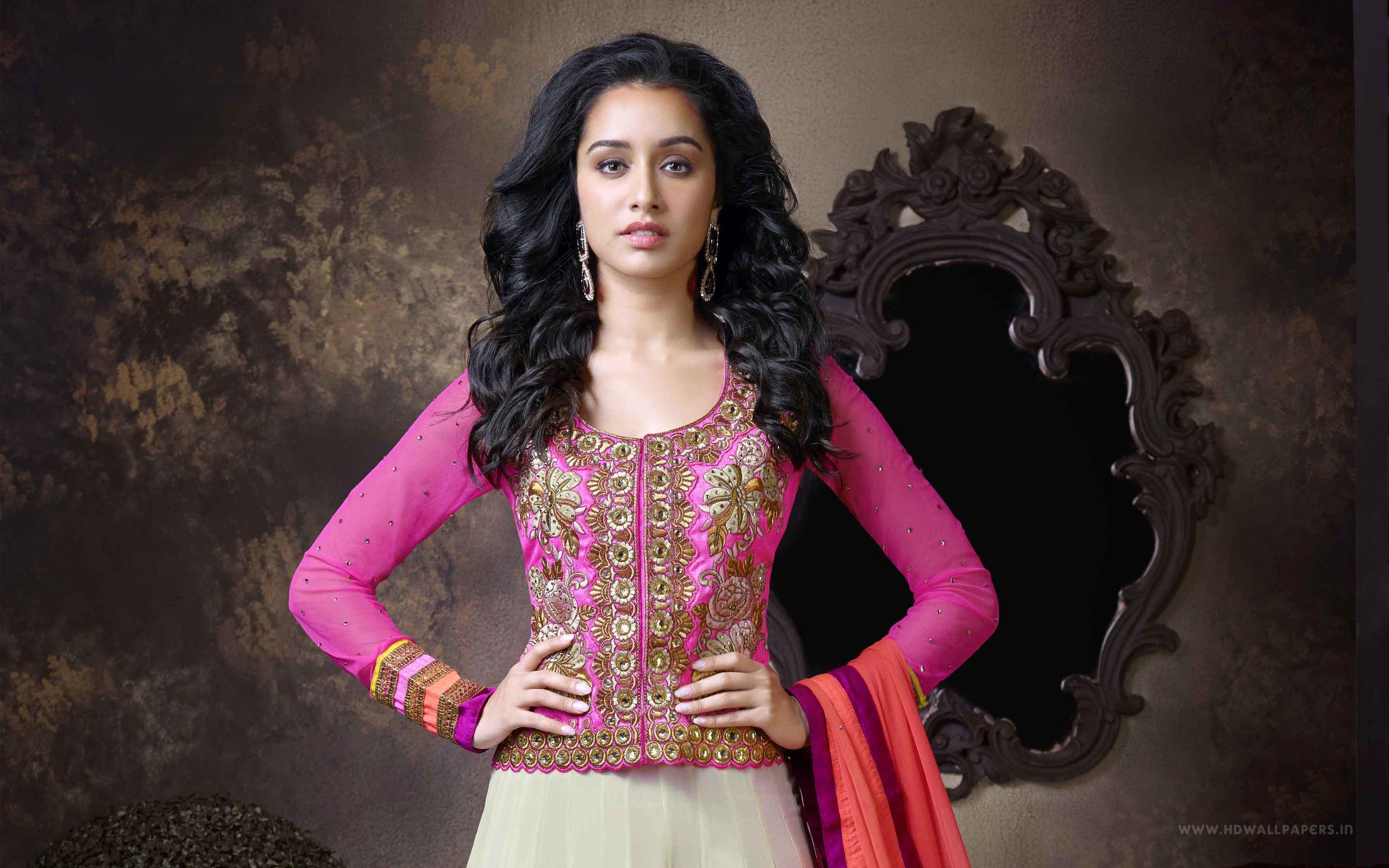 2880x1800 Shraddha Kapoor 4 Wallpaper
