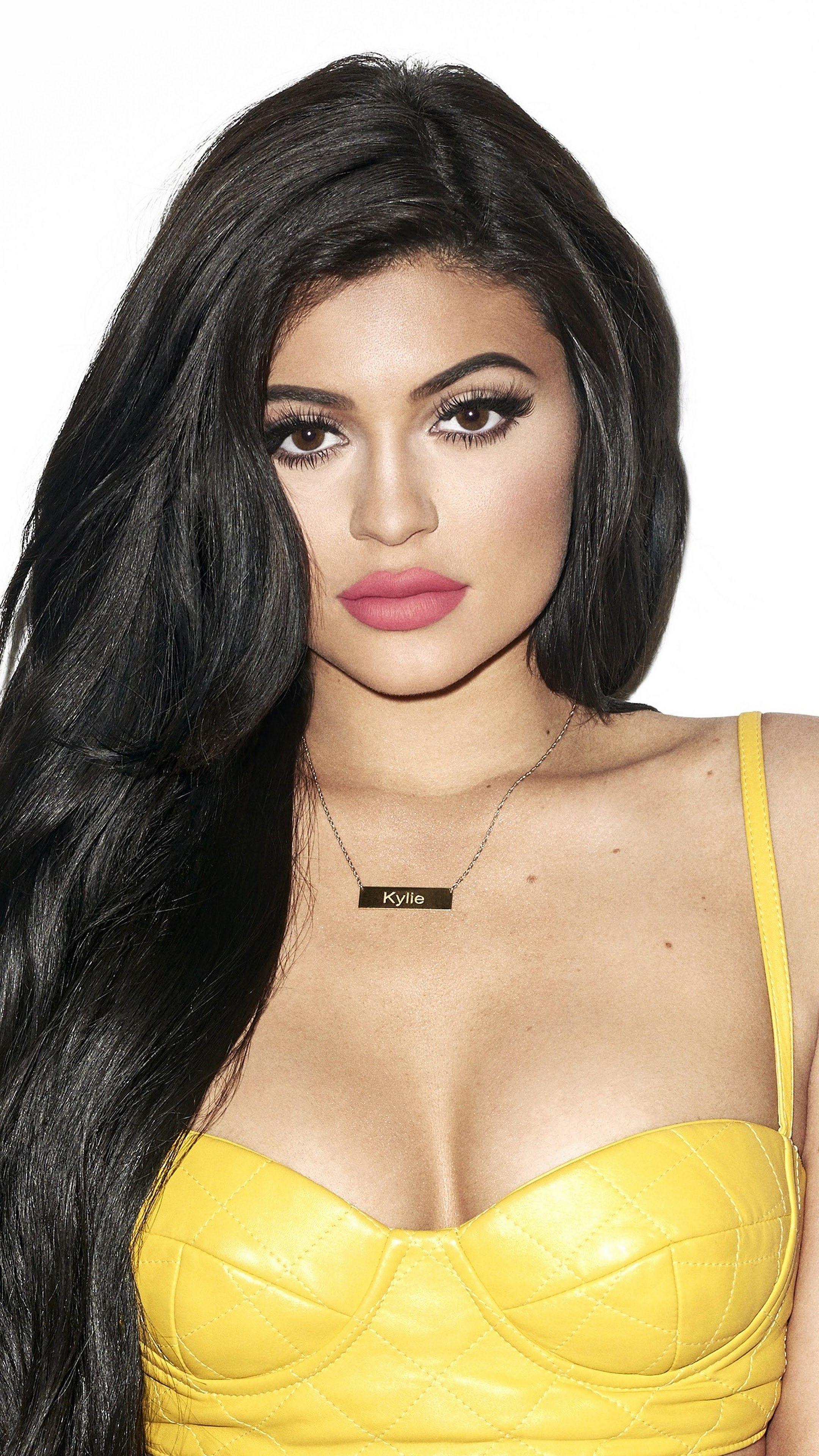 2160x3840 Kylie Jenner Model Brunette Girl 4K Wallpaper