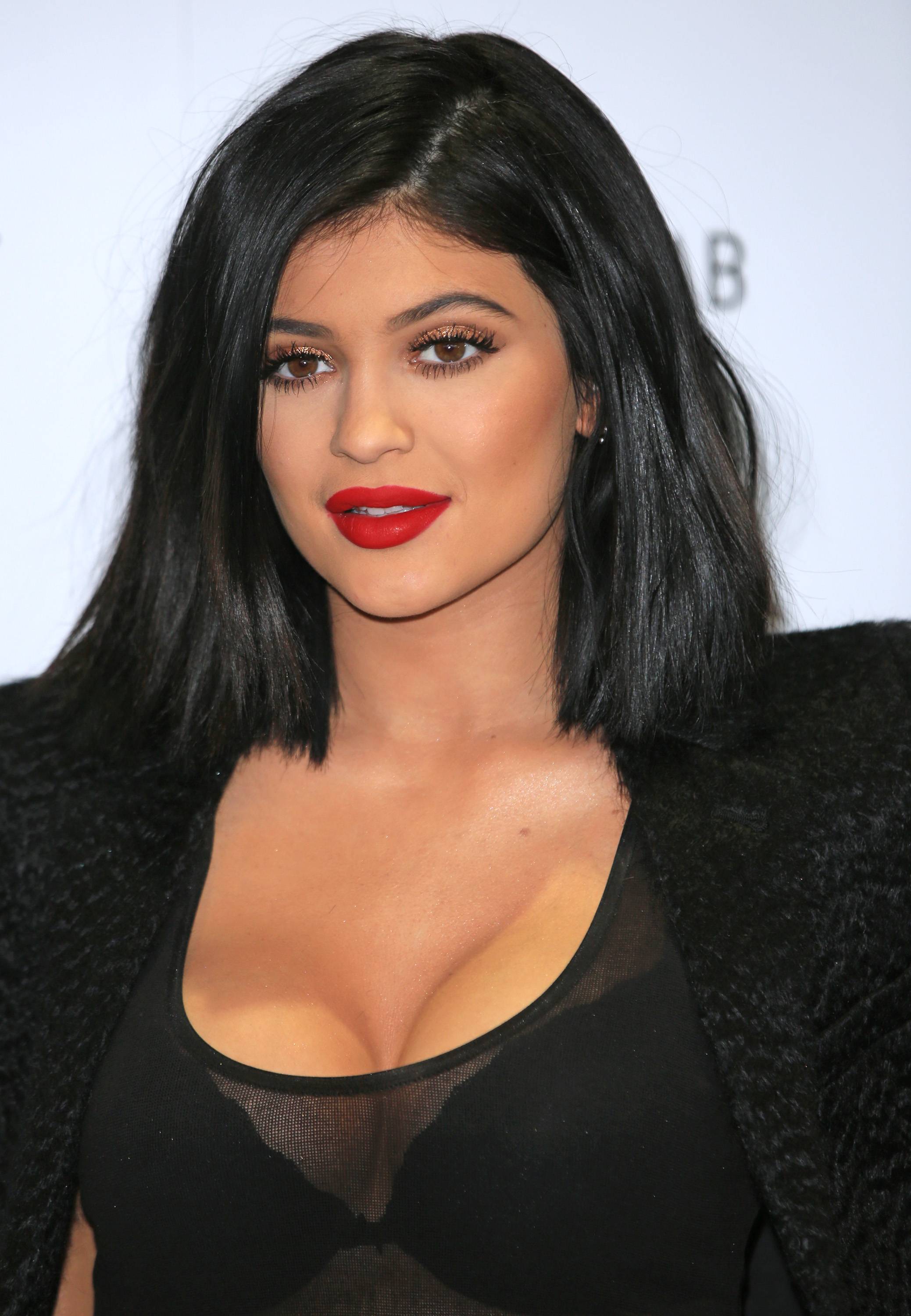 2077x3000 Kylie Jenner HD Wallpaper