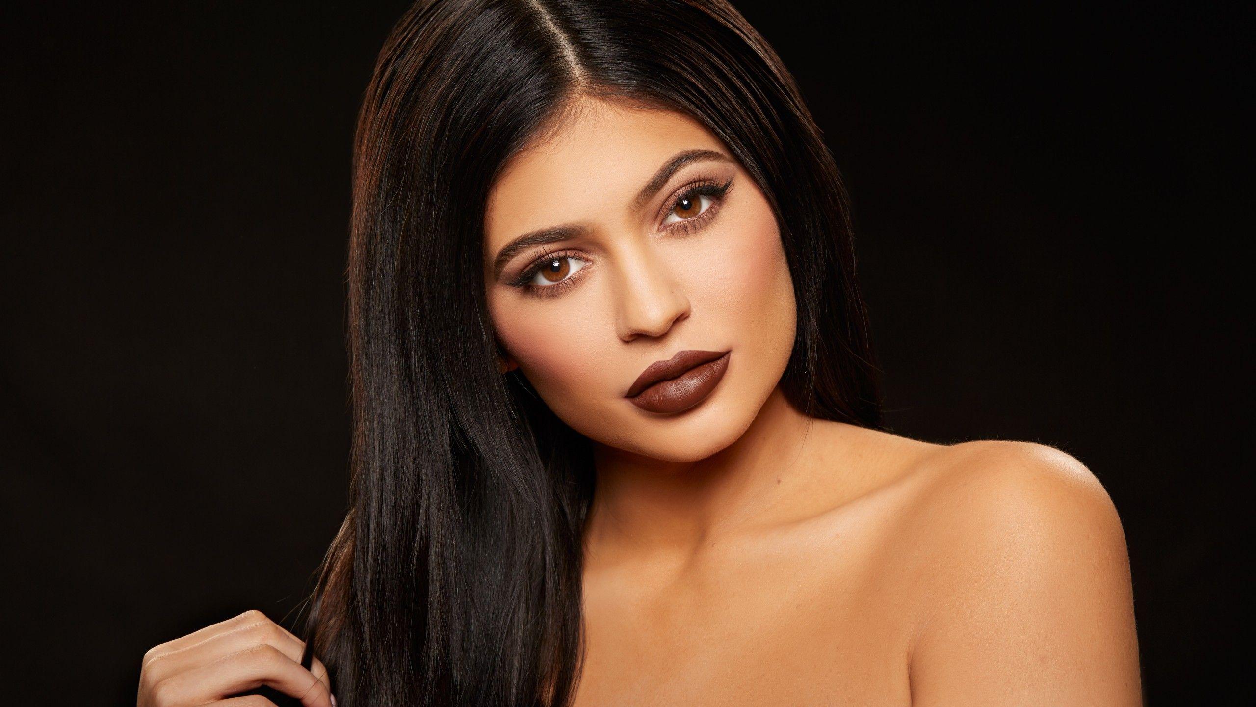 2560x1440 Wallpaper Kylie Jenner, Lip Kit, Makeup, HD, 5K, Celebrities