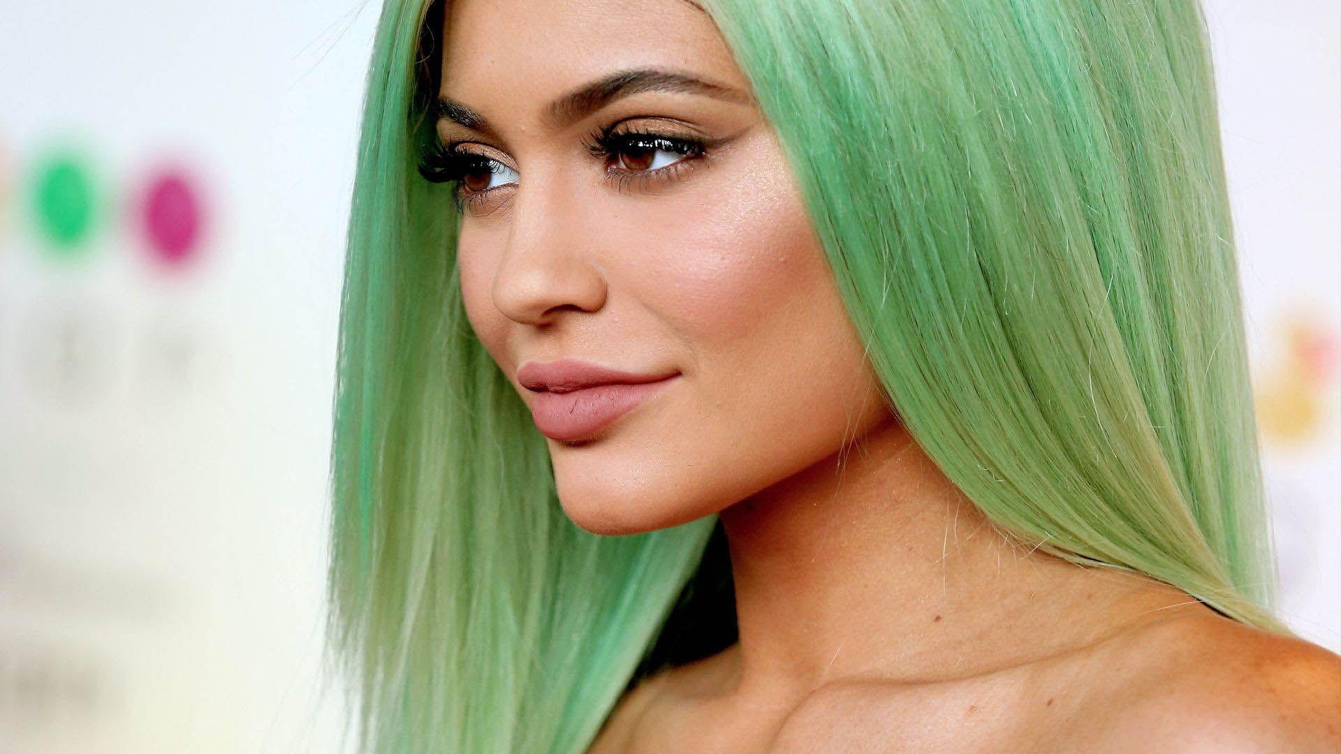 1920x1080 Kylie Jenner Green Hair Wallpaper 65376 1920x1080px