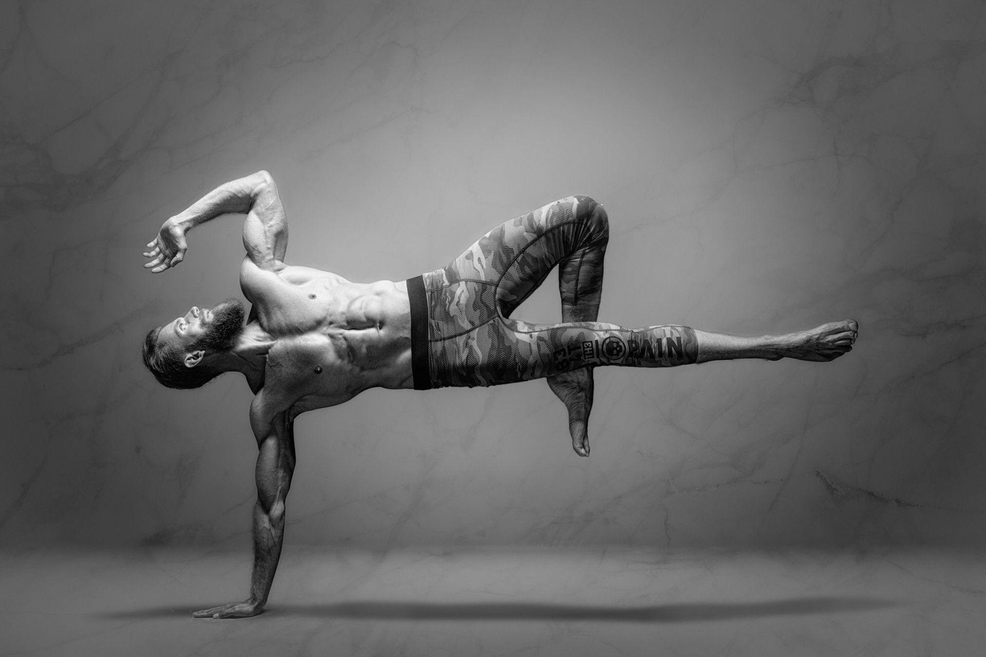 1920x1280 Yoga Man With Cool Body Wallpaper 16231