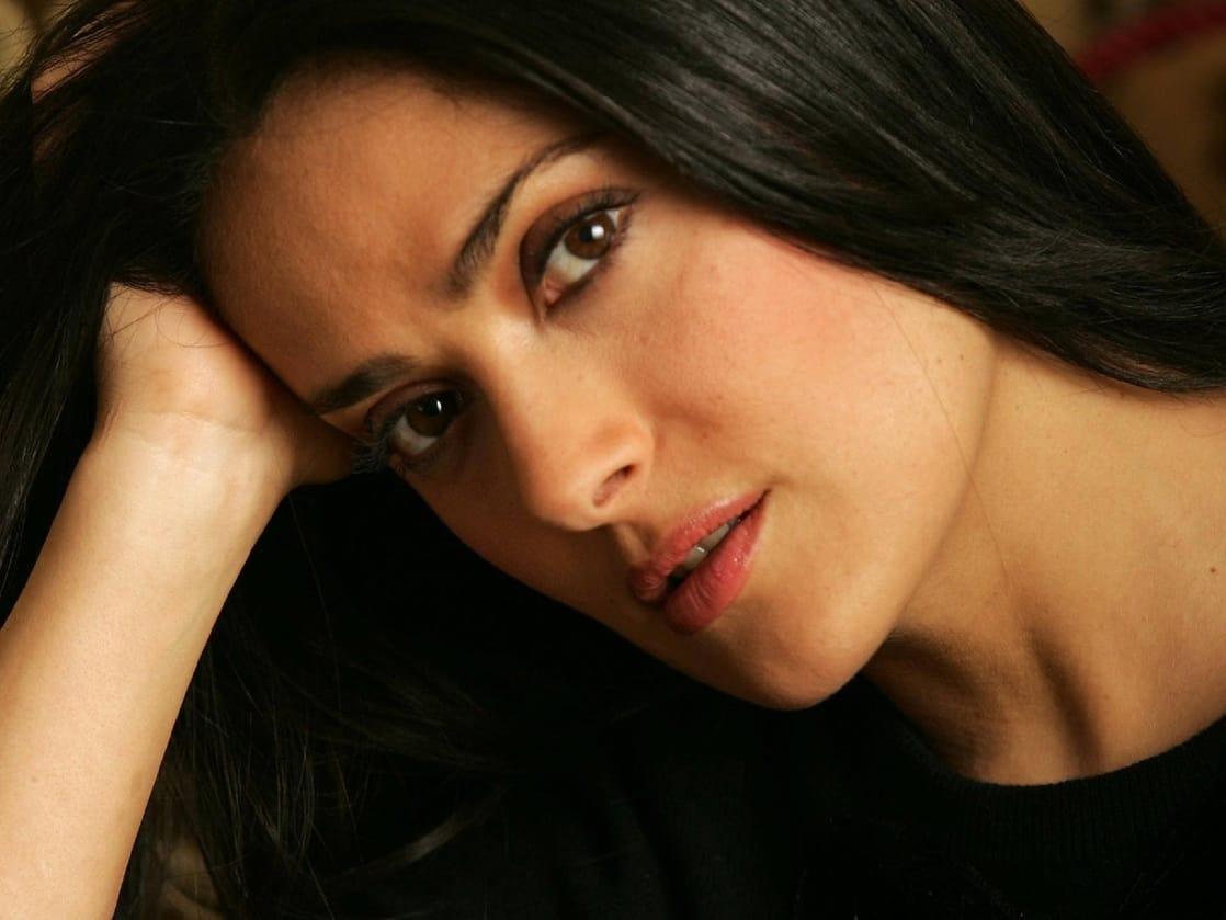 1118x839 Salma Hayek Wallpaper