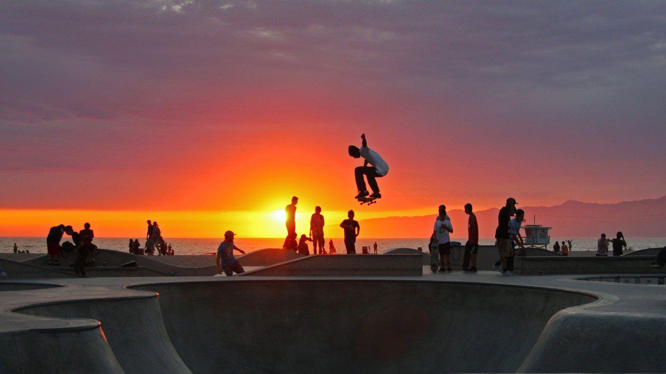 1366x768 Venice Beach Wallpaper