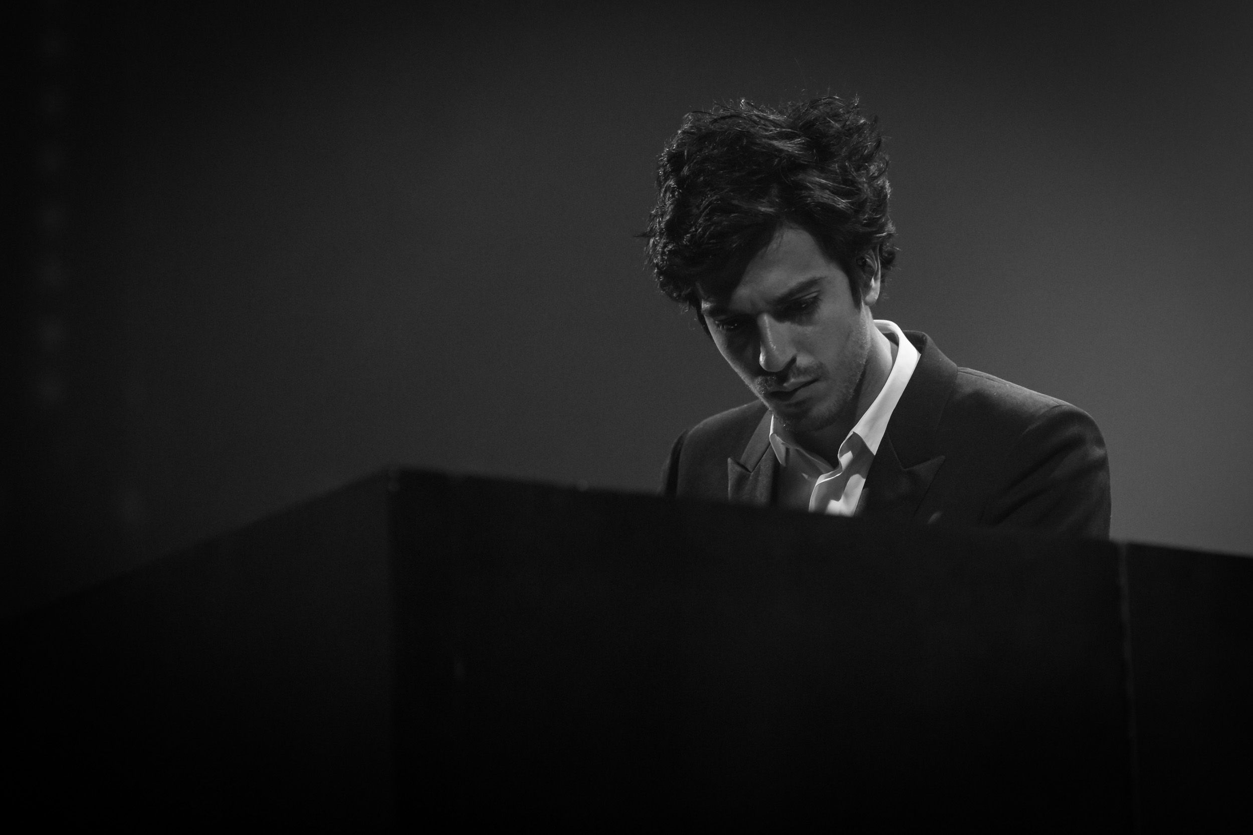 2500x1667 Download Music Gesaffelstein HD Wallpaper