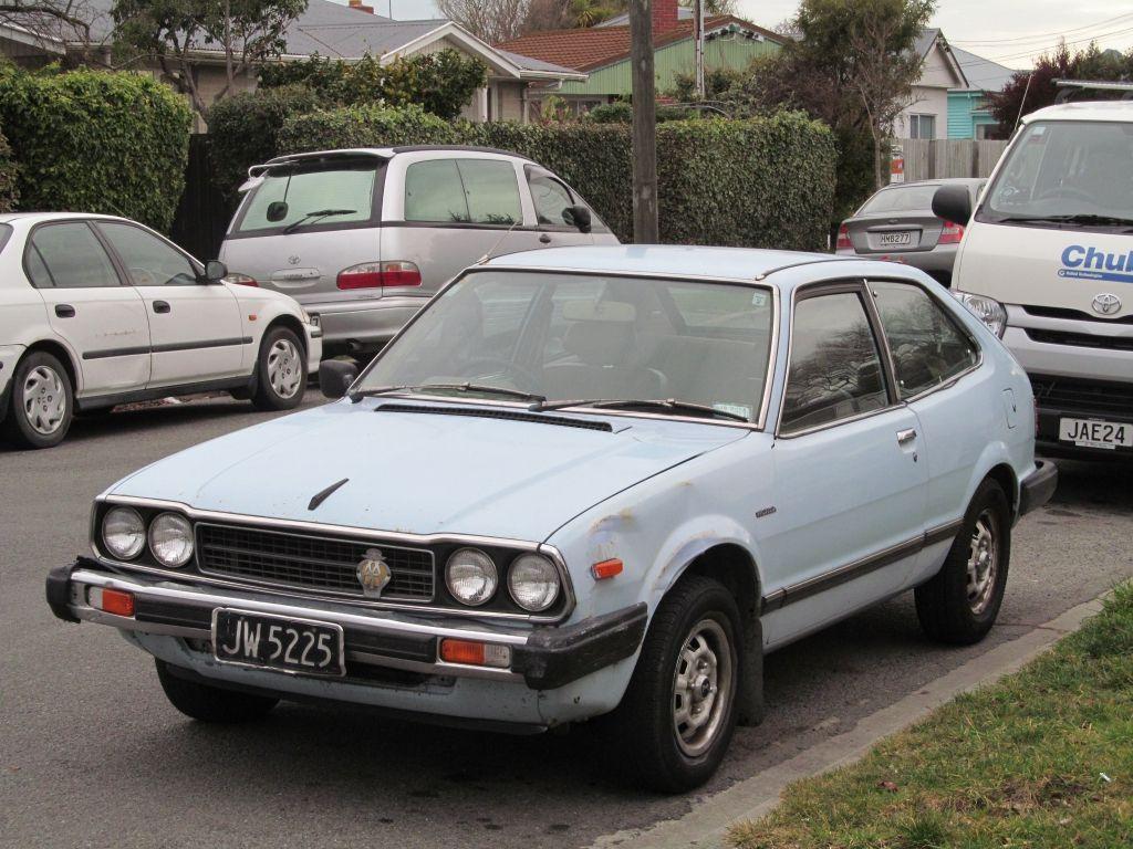 1024x768 Plush 1981 Honda Accord Hatchback Cool Car Wallpaper