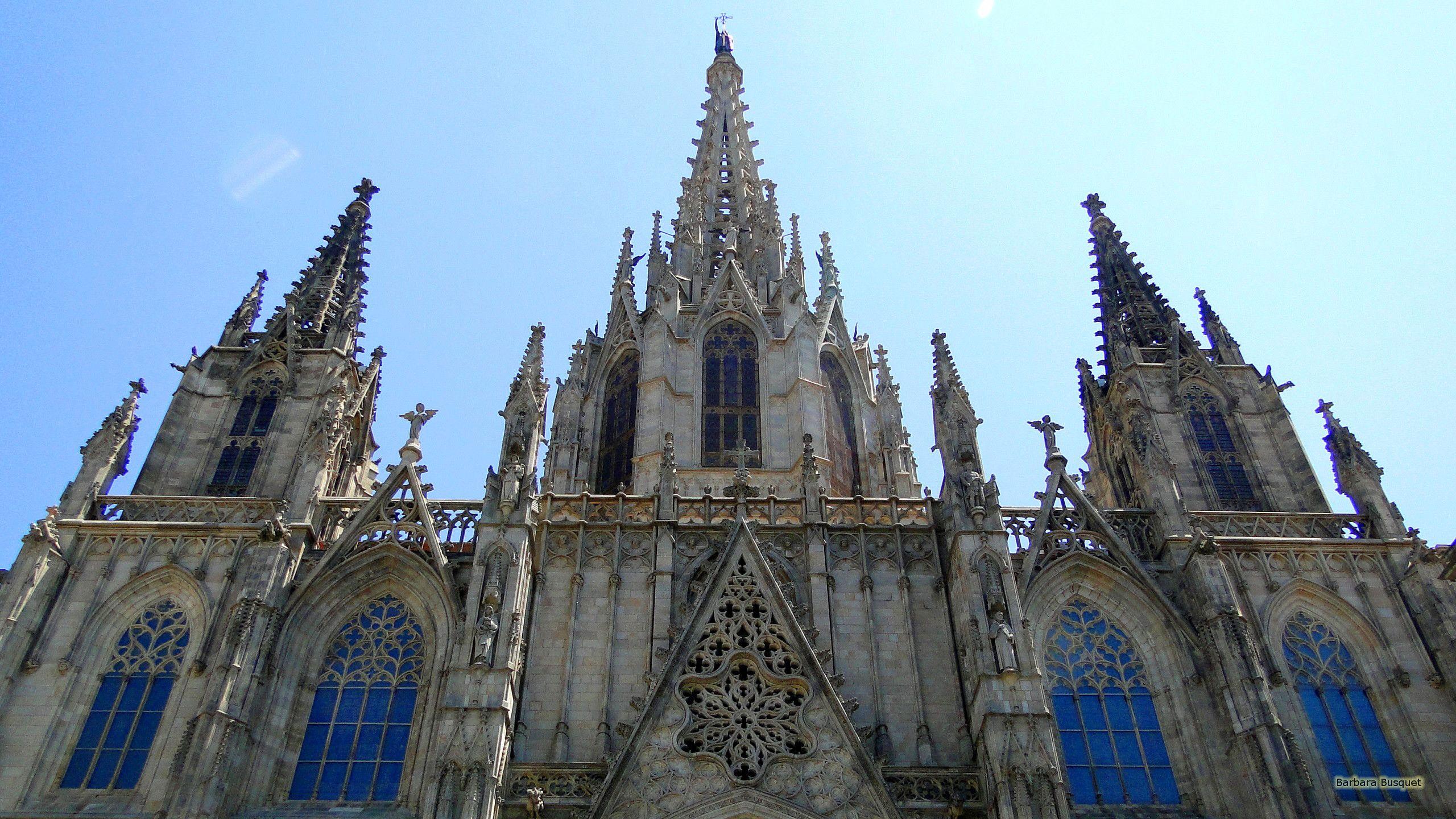 2560x1440 Church in Spain