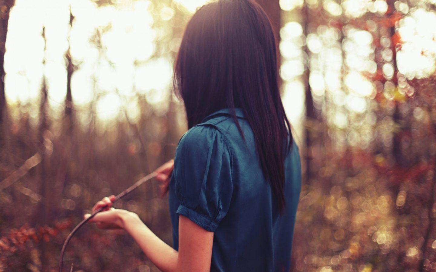 1440x900 Alone Girl HD Wallpaper Free Download