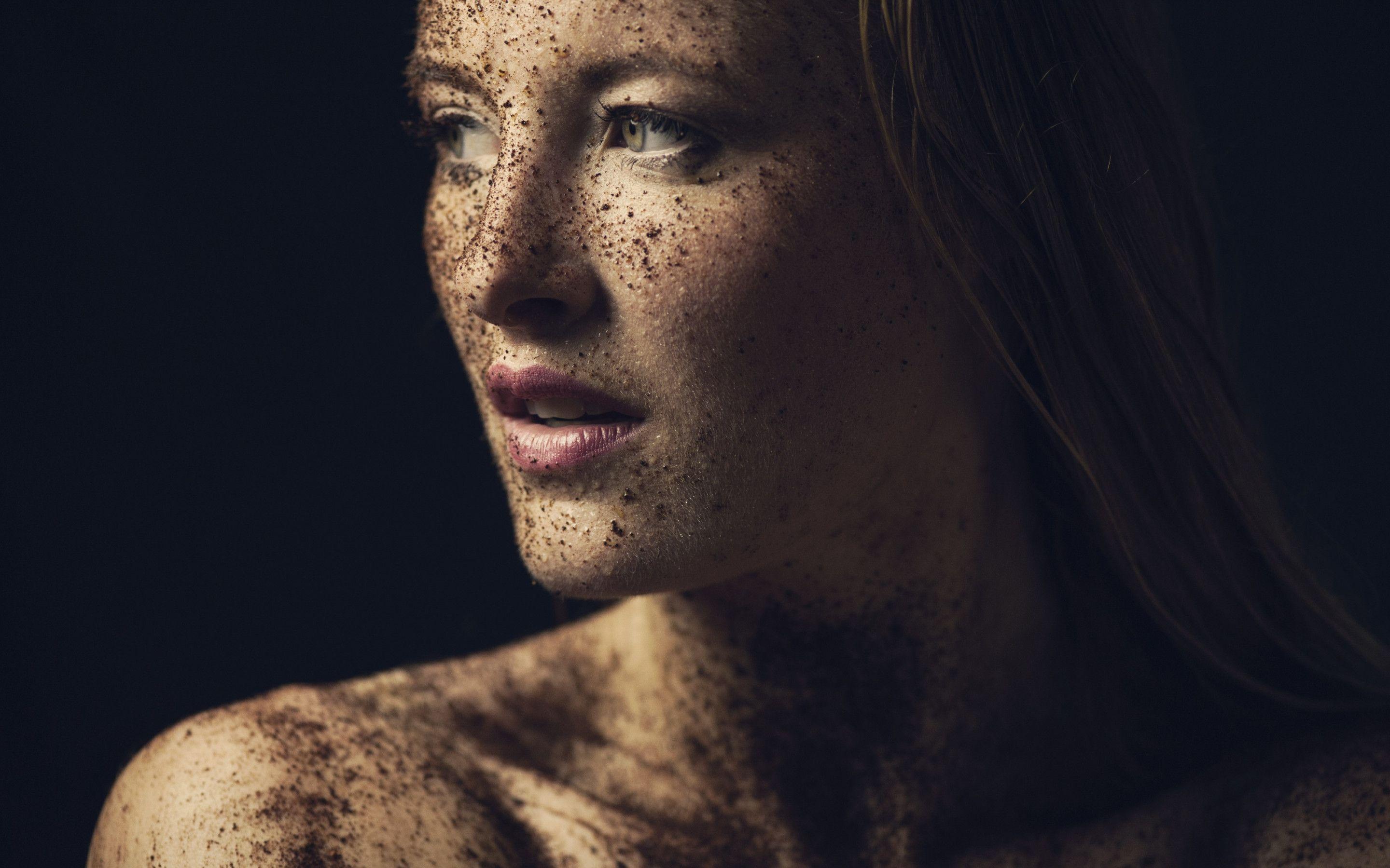 2880x1800 Download wallpaper: Beauty portrait. Girl, coffee, closeup