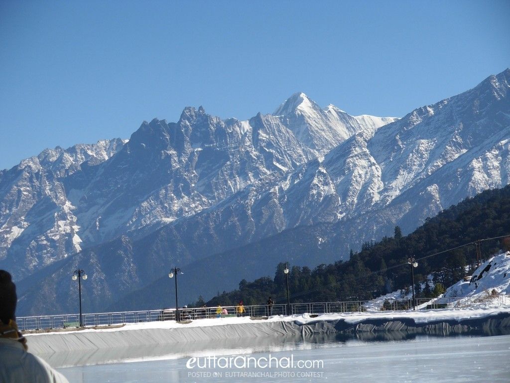 1024x768 Snow capped Auli