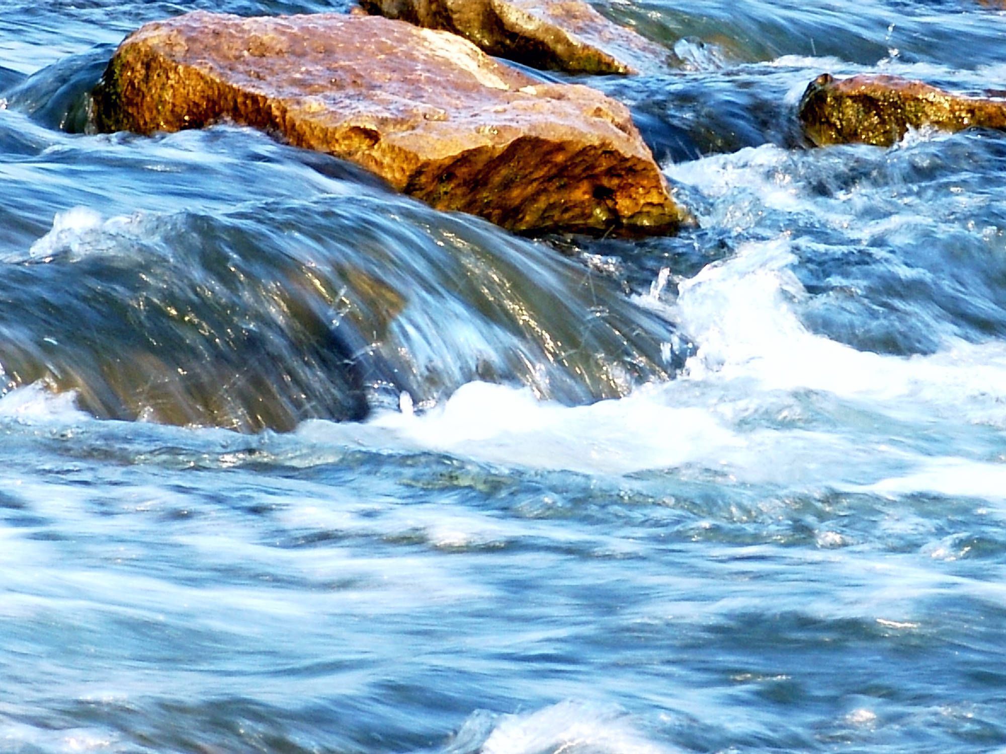 2000x1500 River Water Wallpaper