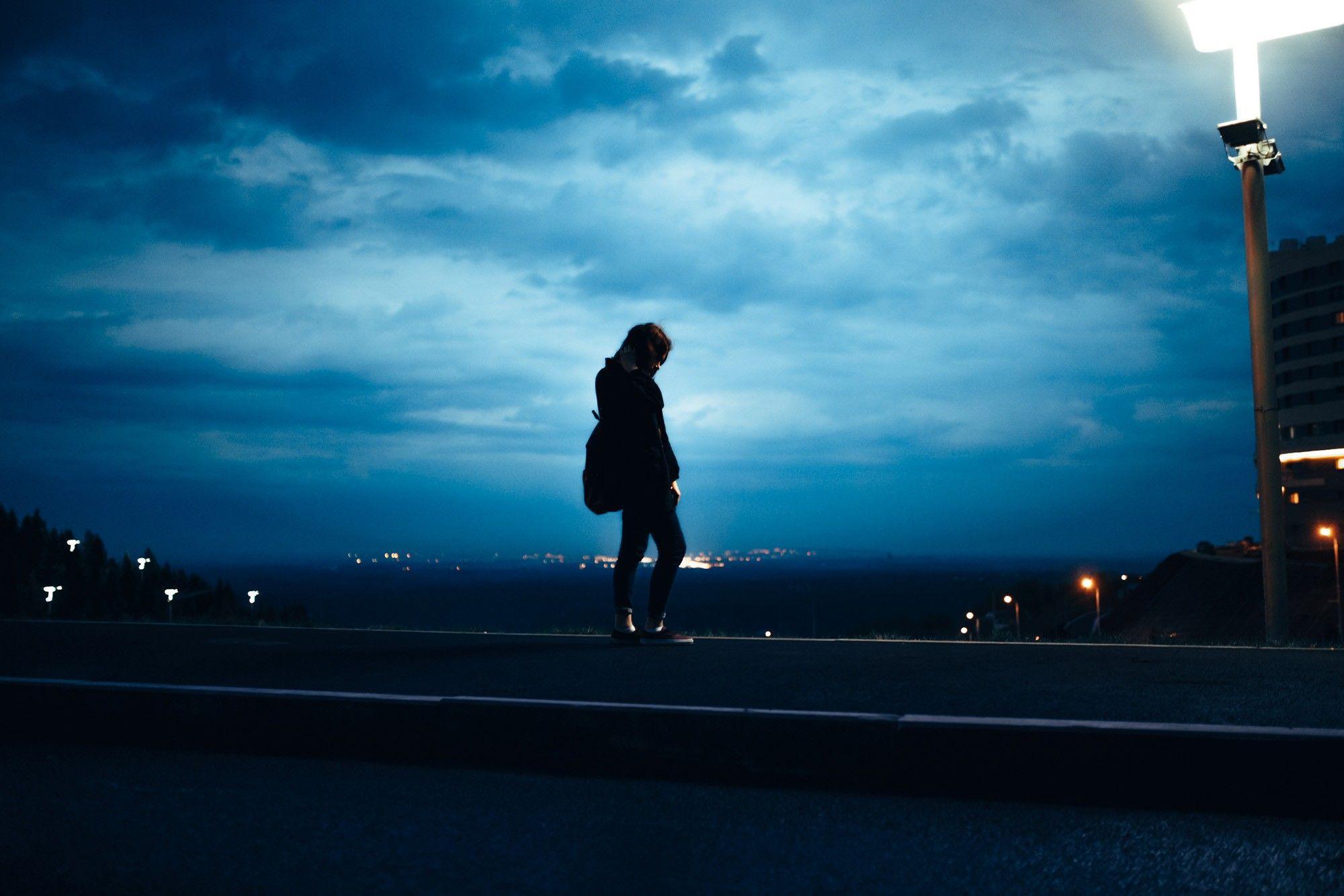 2000x1334 Alone Wallpaper HD