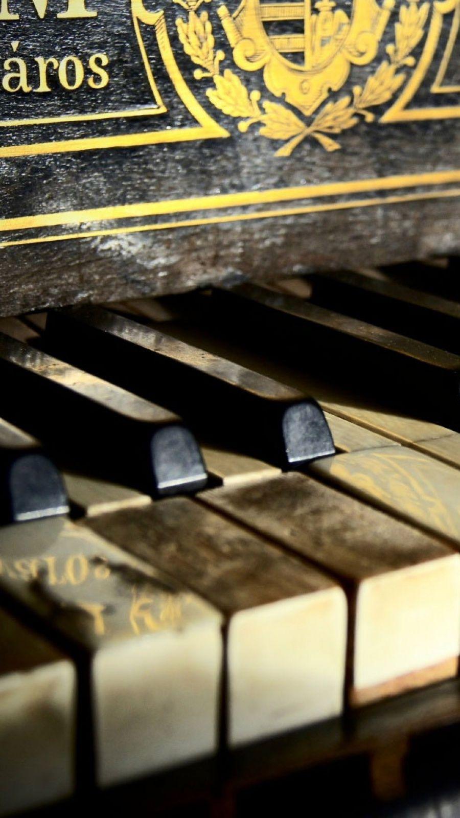 900x1600 Old Piano Mobile Wallpaper