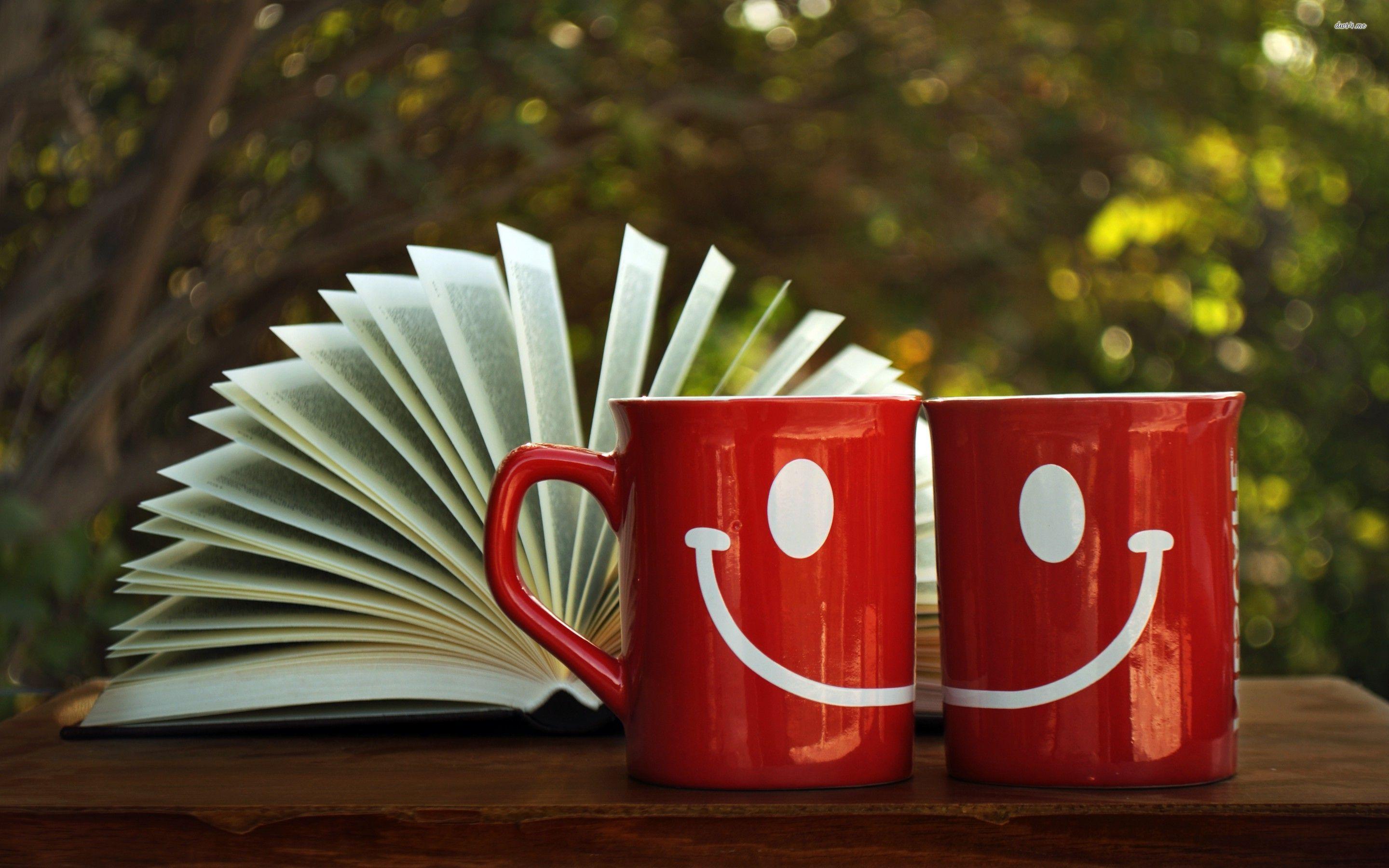 2880x1800 Happy Mugs And An Open Book Wallpaper Image Of Smiley