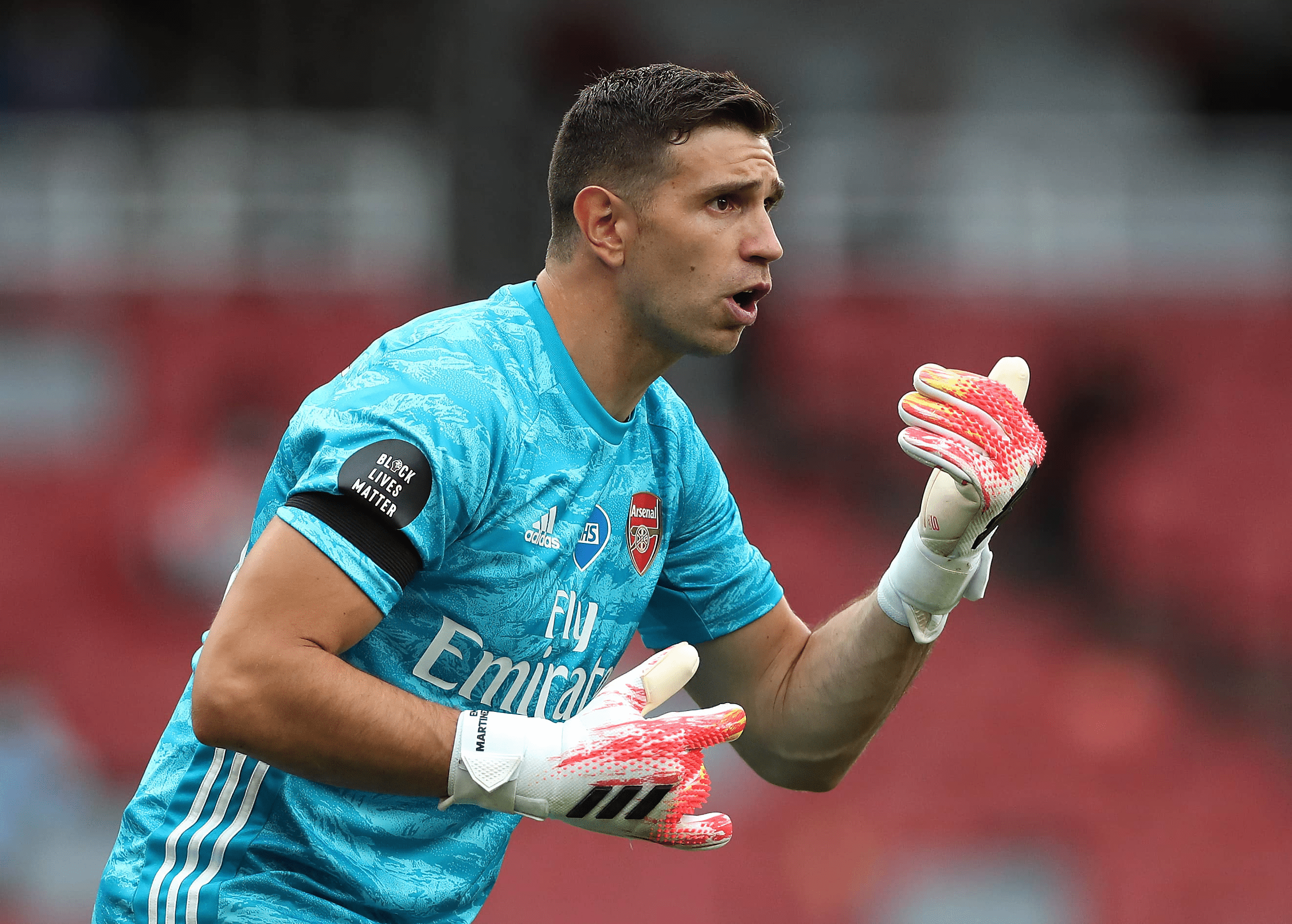 2644x1891 Emiliano Martinez in Action HD