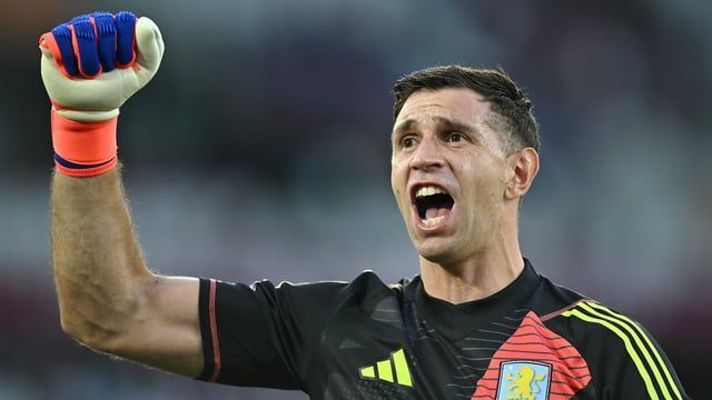 640x360 Emiliano Martinez Extends Aston Villa