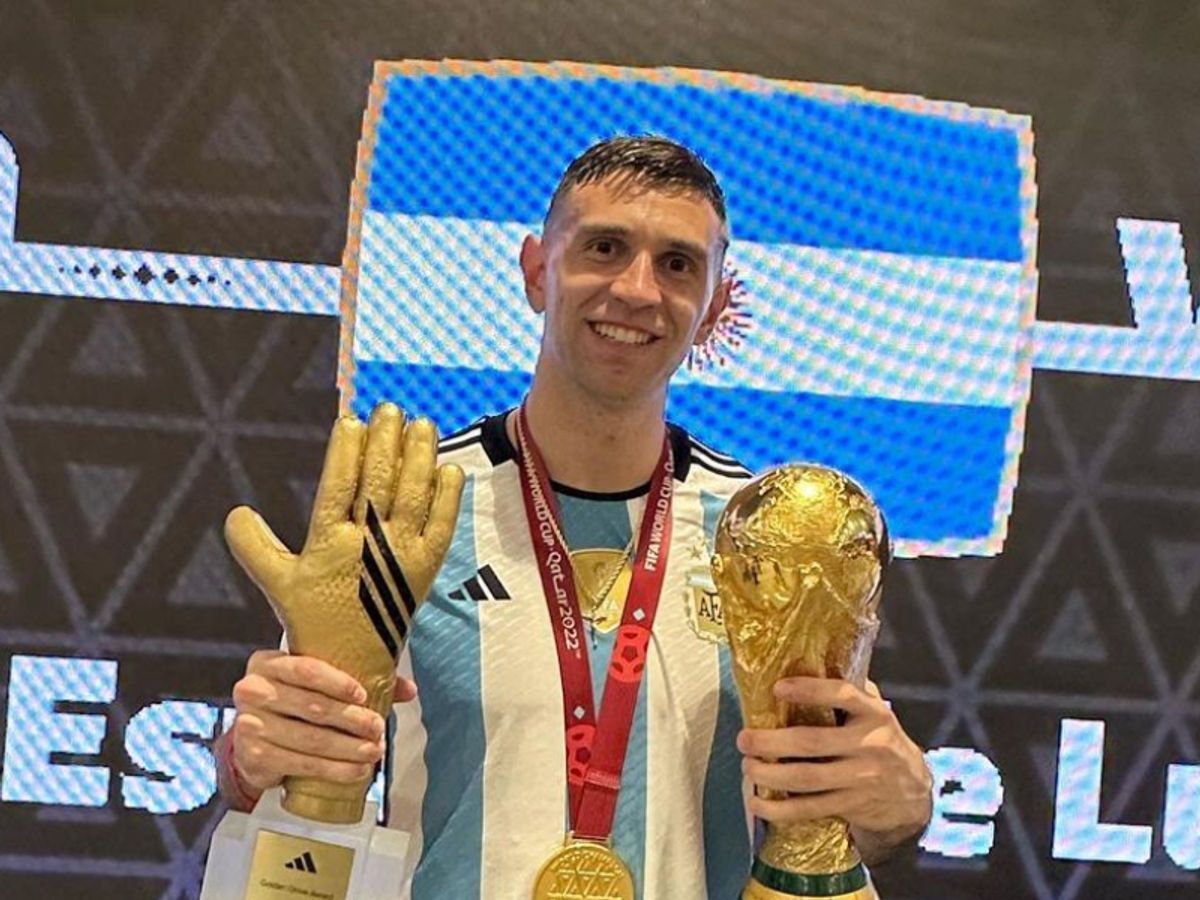 1200x900 Goalie Emiliano Martinez