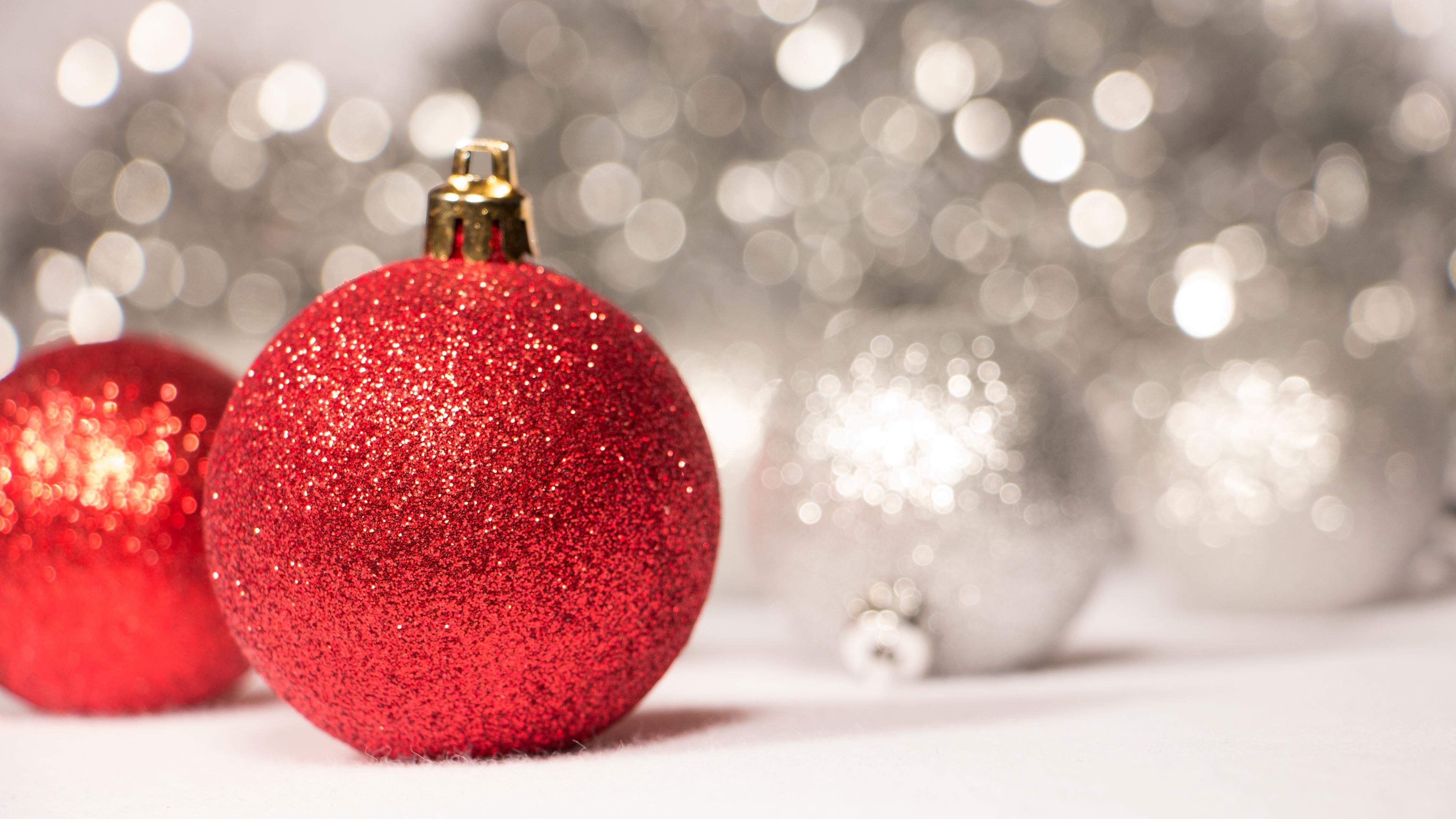 3840x2160 Red sparkly Christmas ornaments HD desktop wallpaper