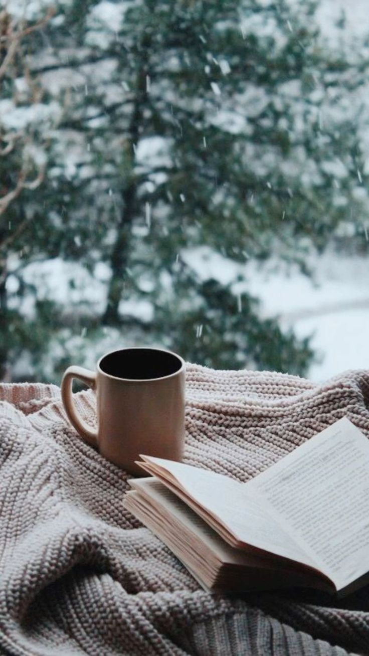 736x1308 What's everyone reading right now? PS I