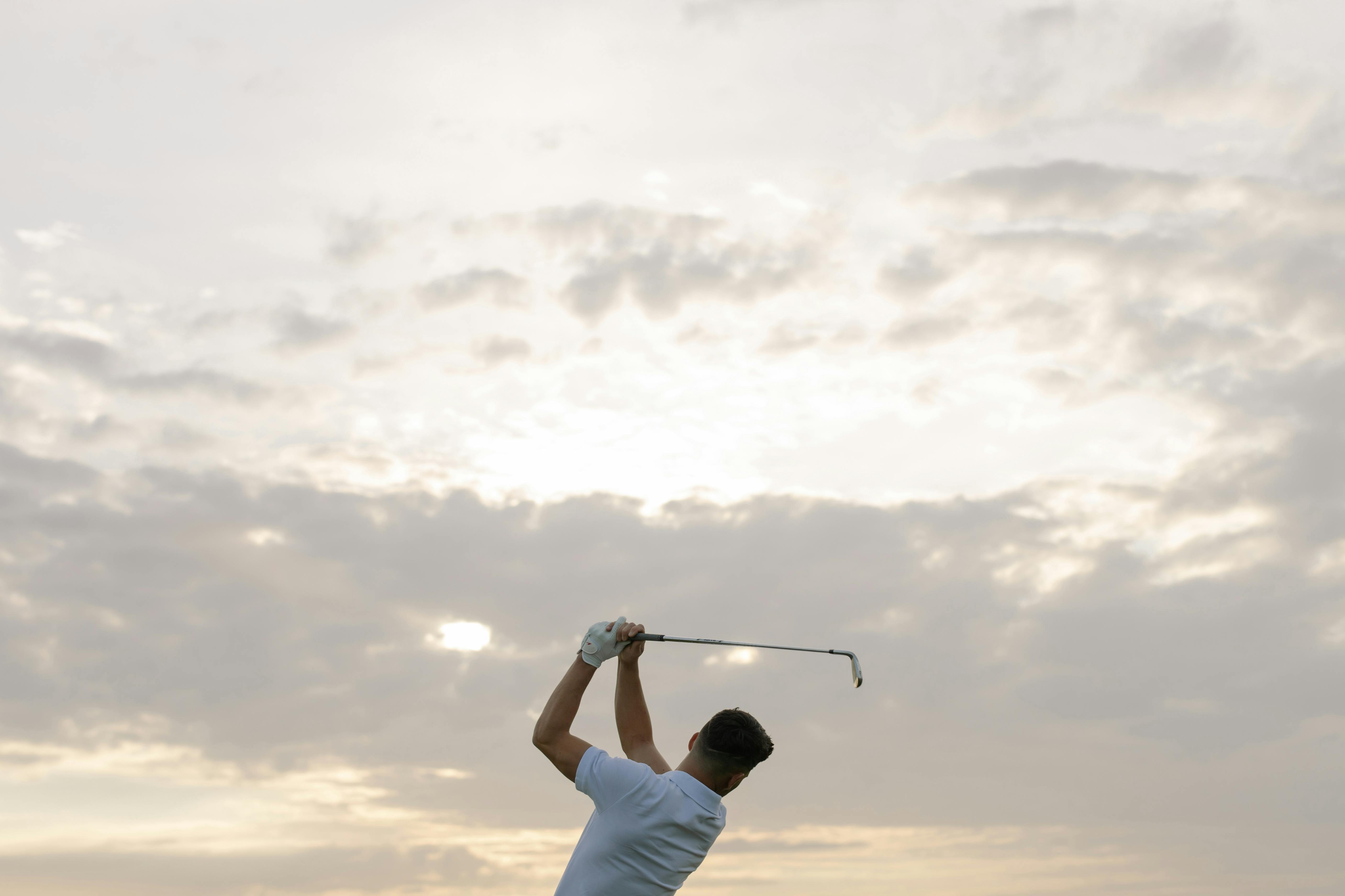 5138x3425 Sky over Golfer · Free