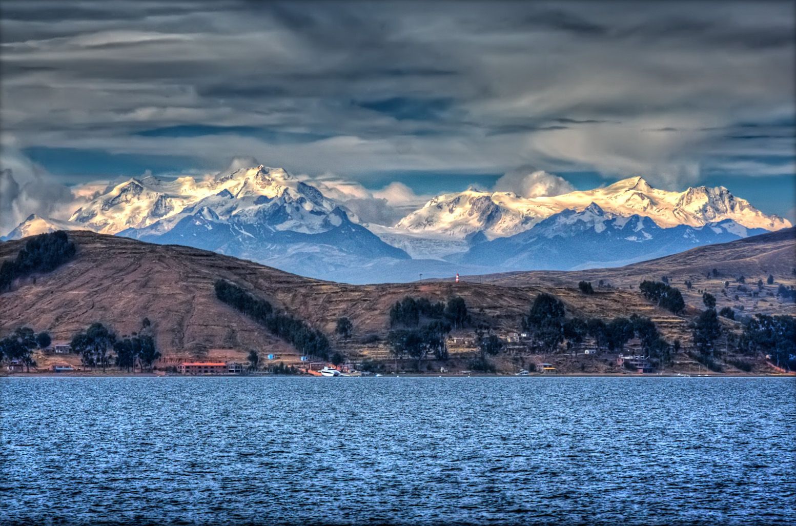 1553x1026 Lake