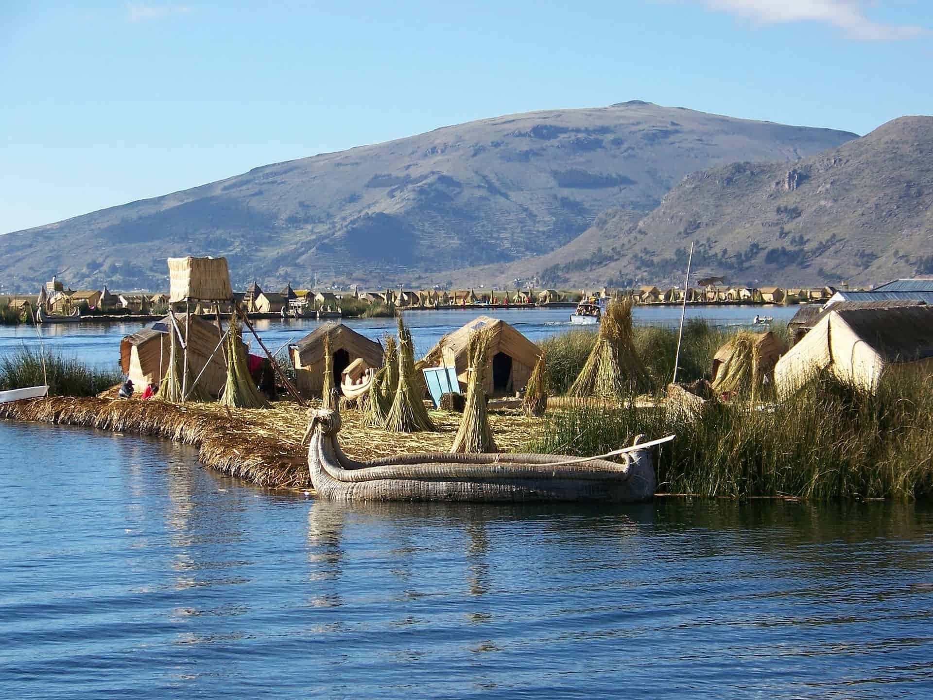1920x1440 islands in Lake Titicaca Wallpaper