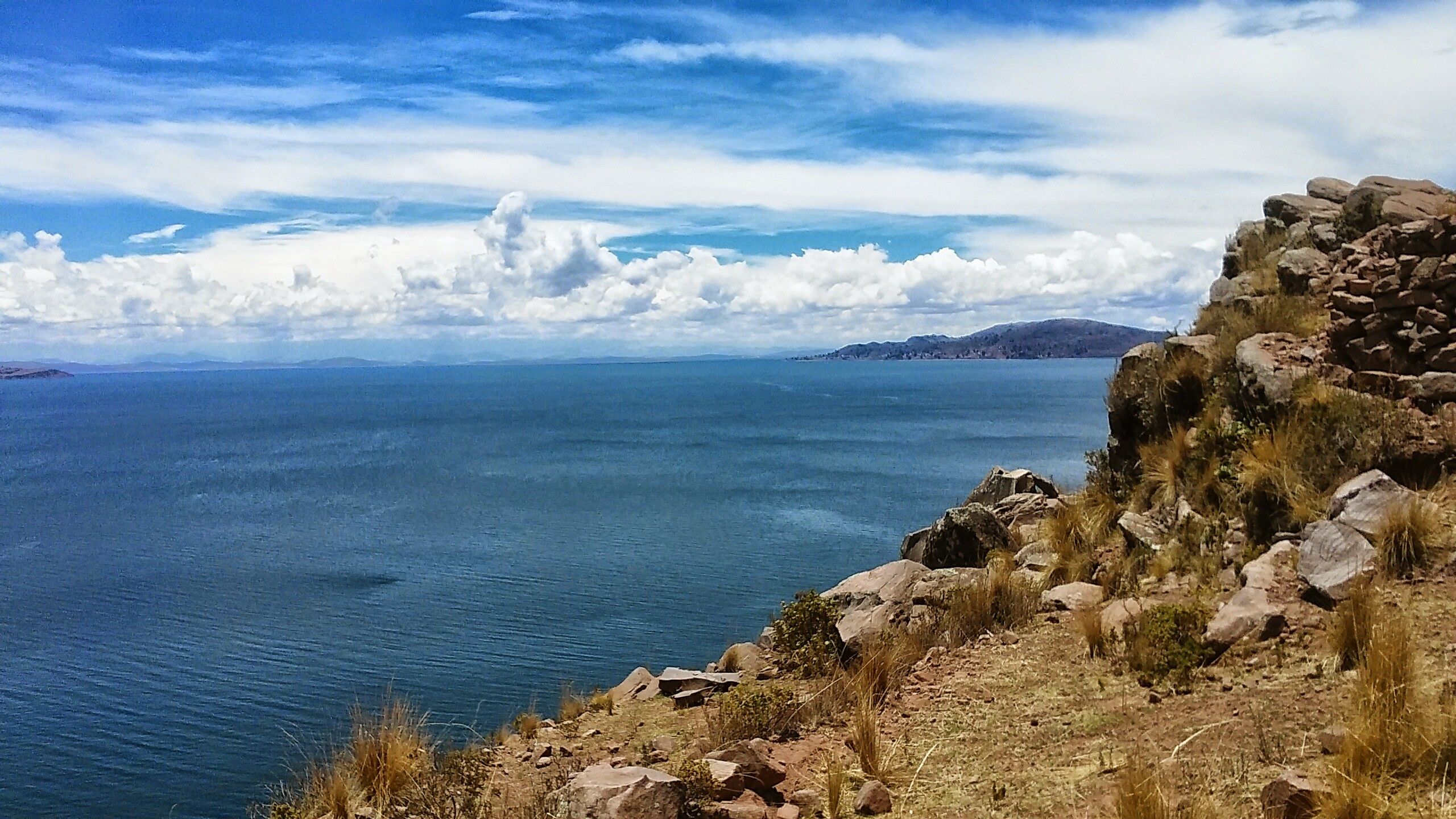 2560x1440 Lake Titicaca, Peru