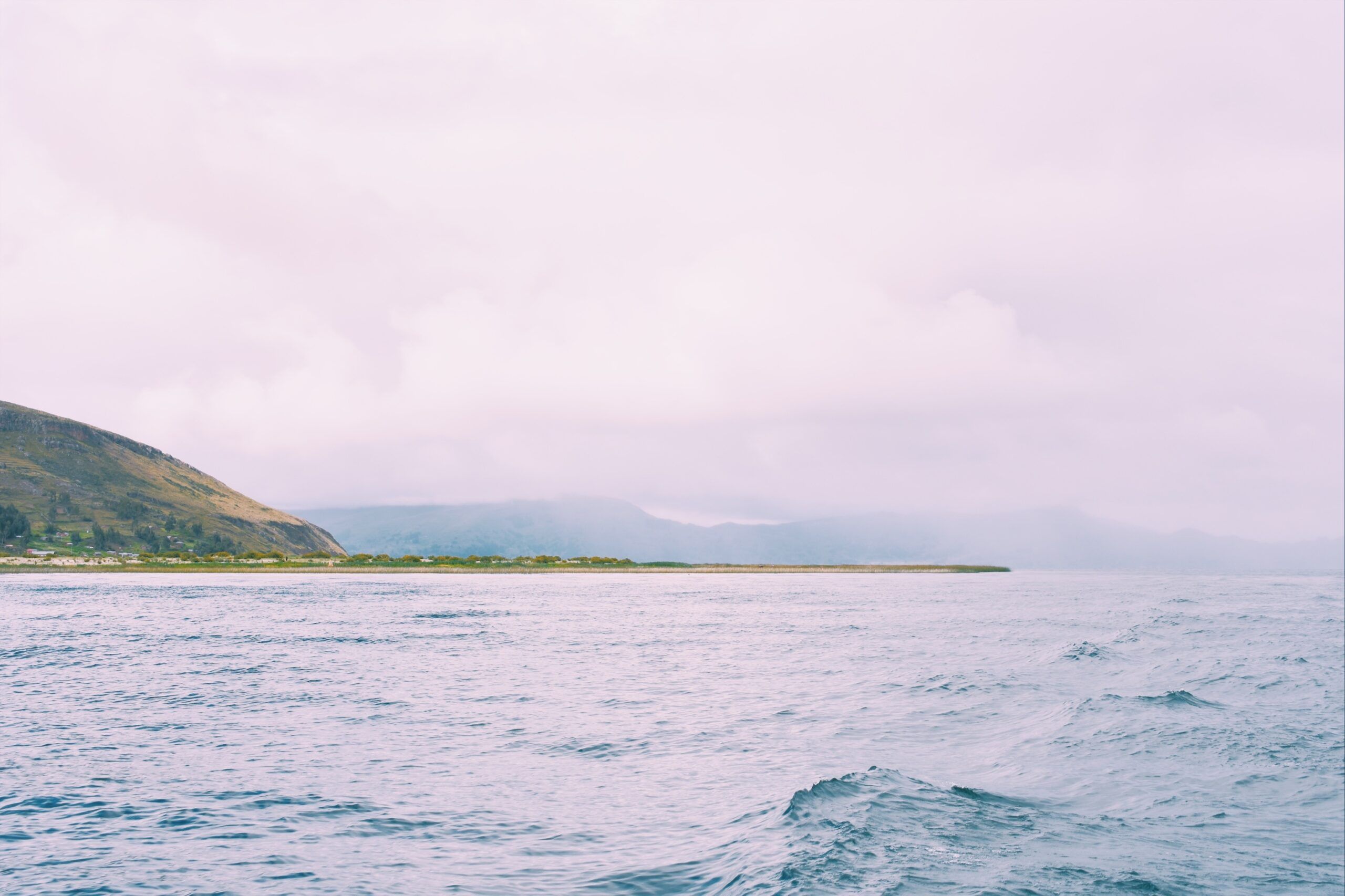 2560x1706 Cruising Lake Titicaca's
