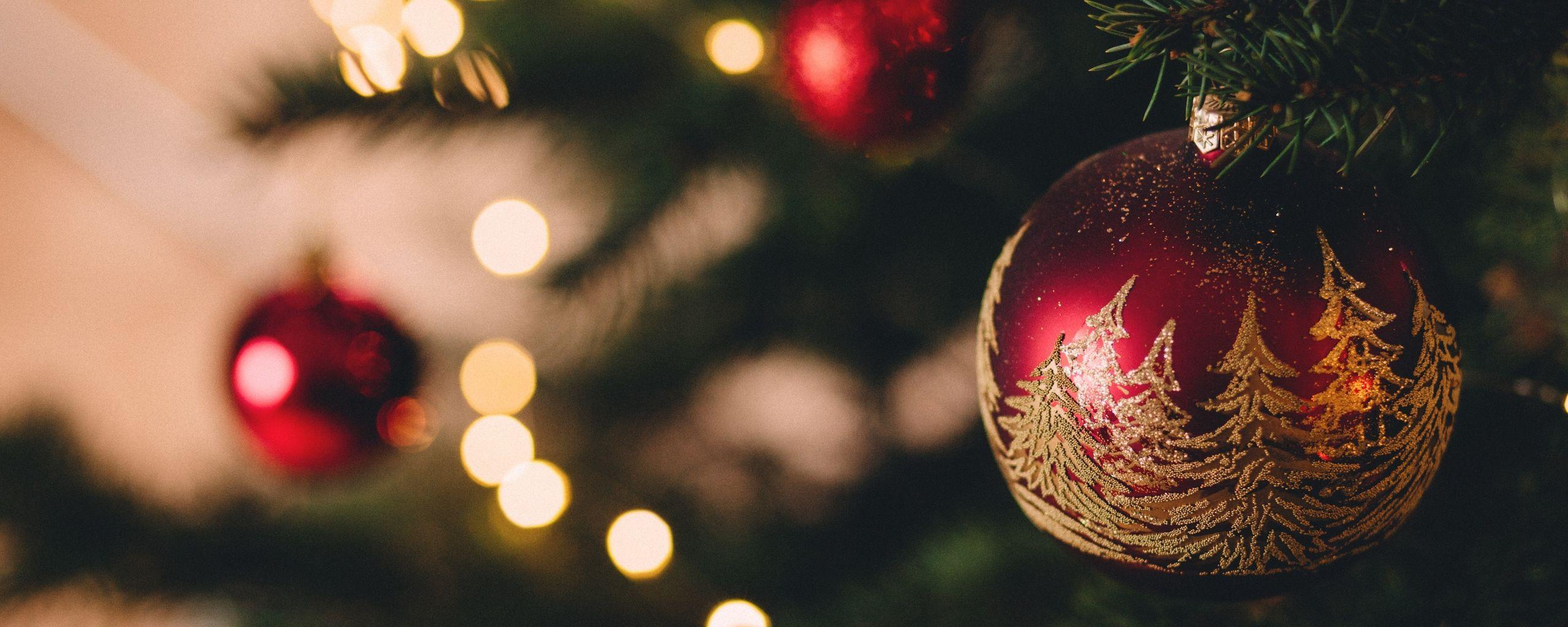 2560x1024 Download wallpaper 2560x1024 christmas tree, ball