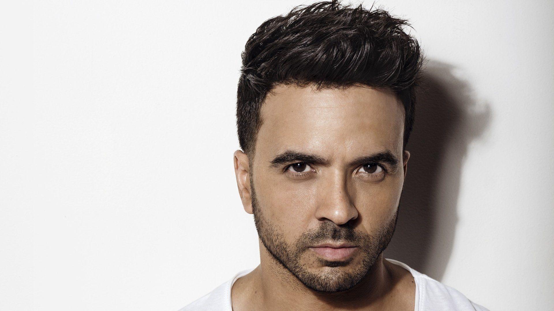 Luis Fonsi Wallpapers - Top Free Luis Fonsi Backgrounds - WallpaperAccess