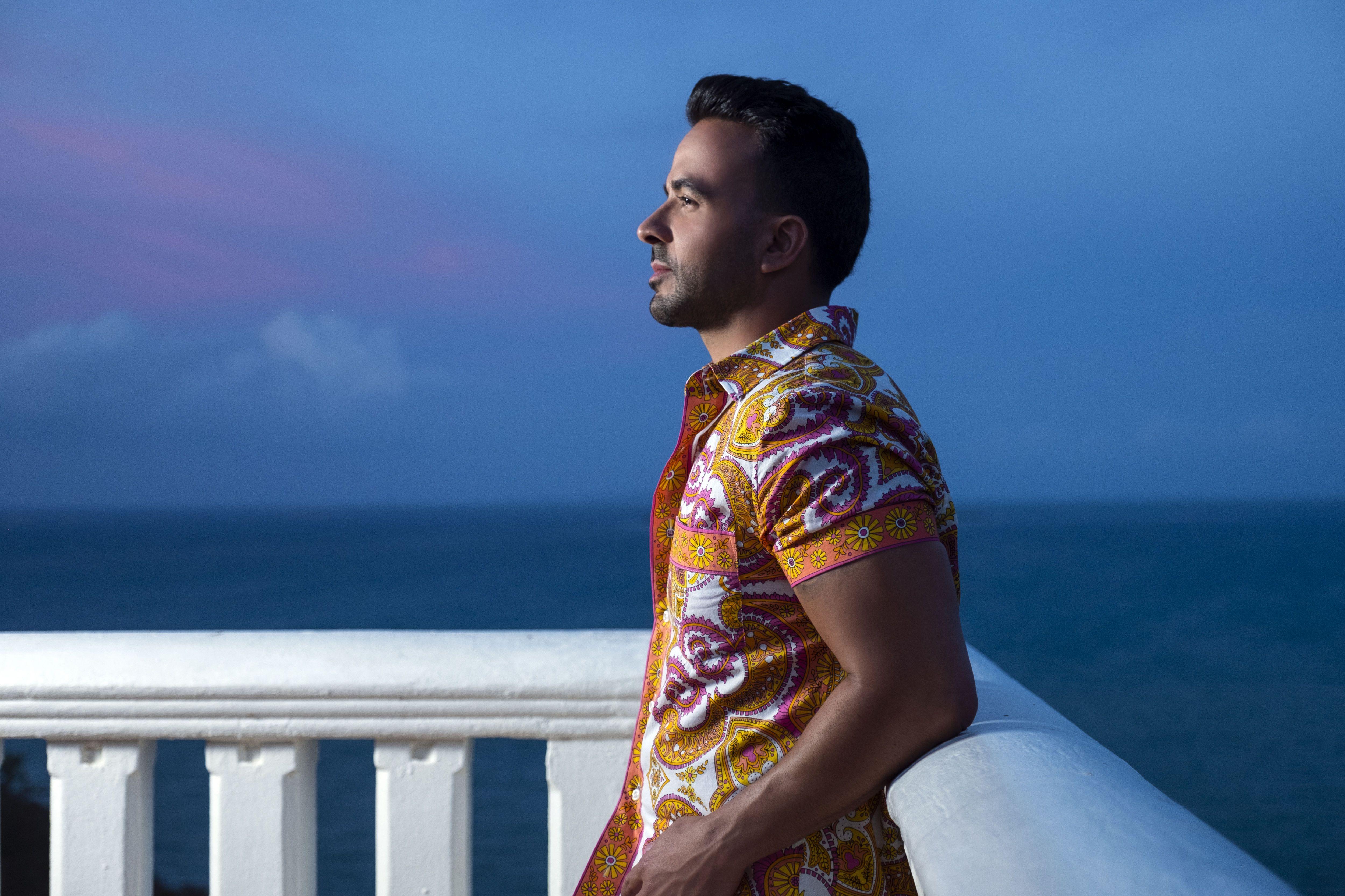 Luis Fonsi Wallpapers - Top Free Luis Fonsi Backgrounds - WallpaperAccess