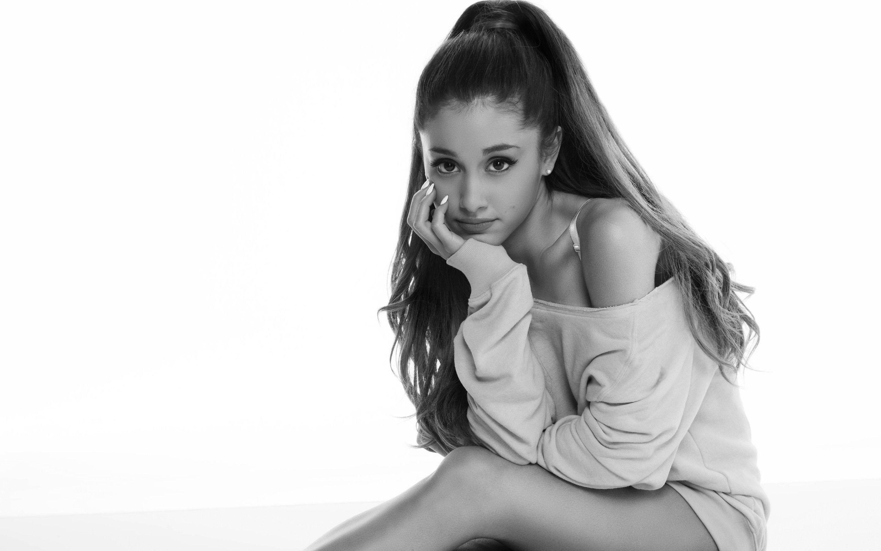 2880x1800 Ariana Grande Wallpaper