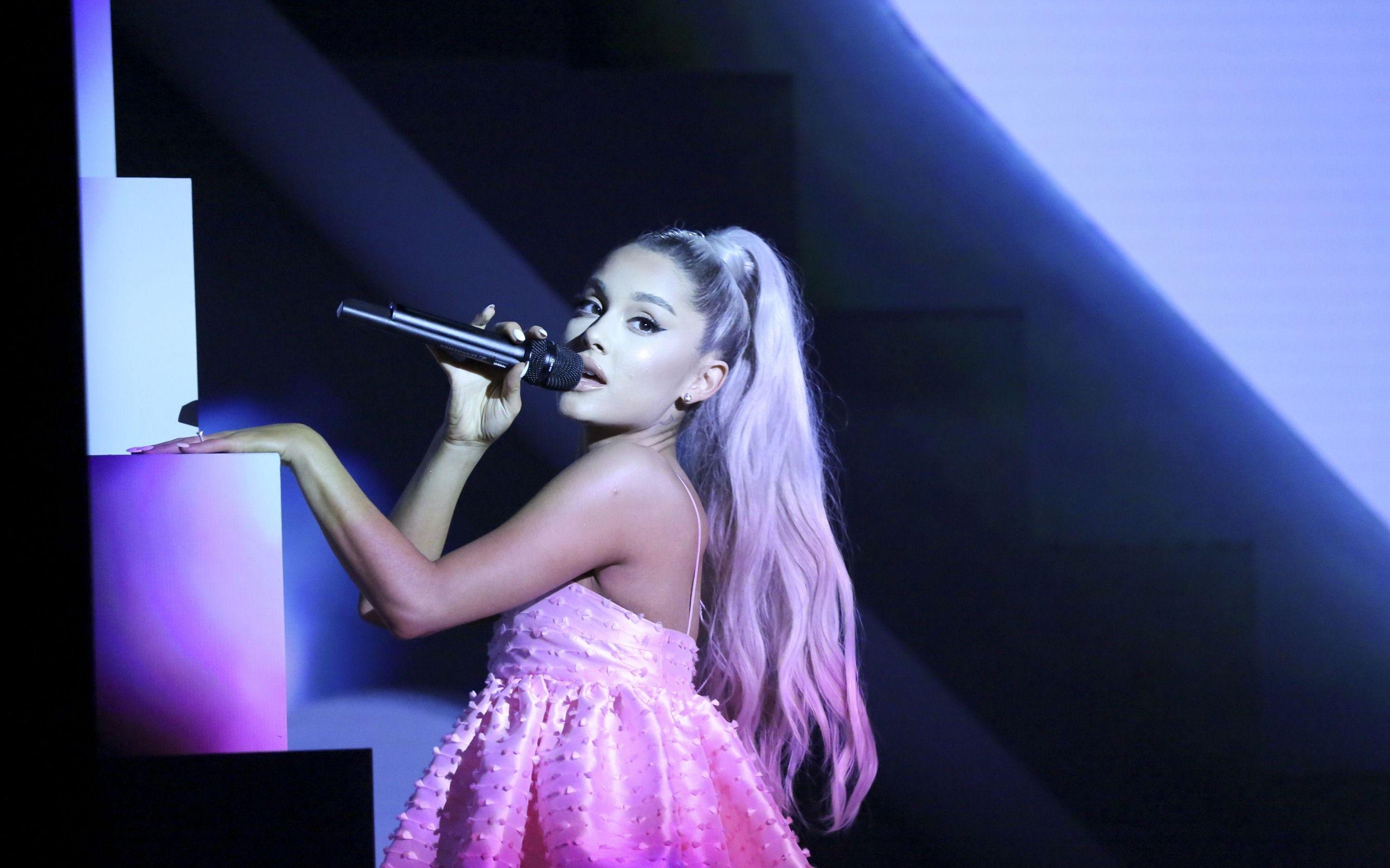 2880x1800 Ariana Grande Desktop Wallpaper 44834