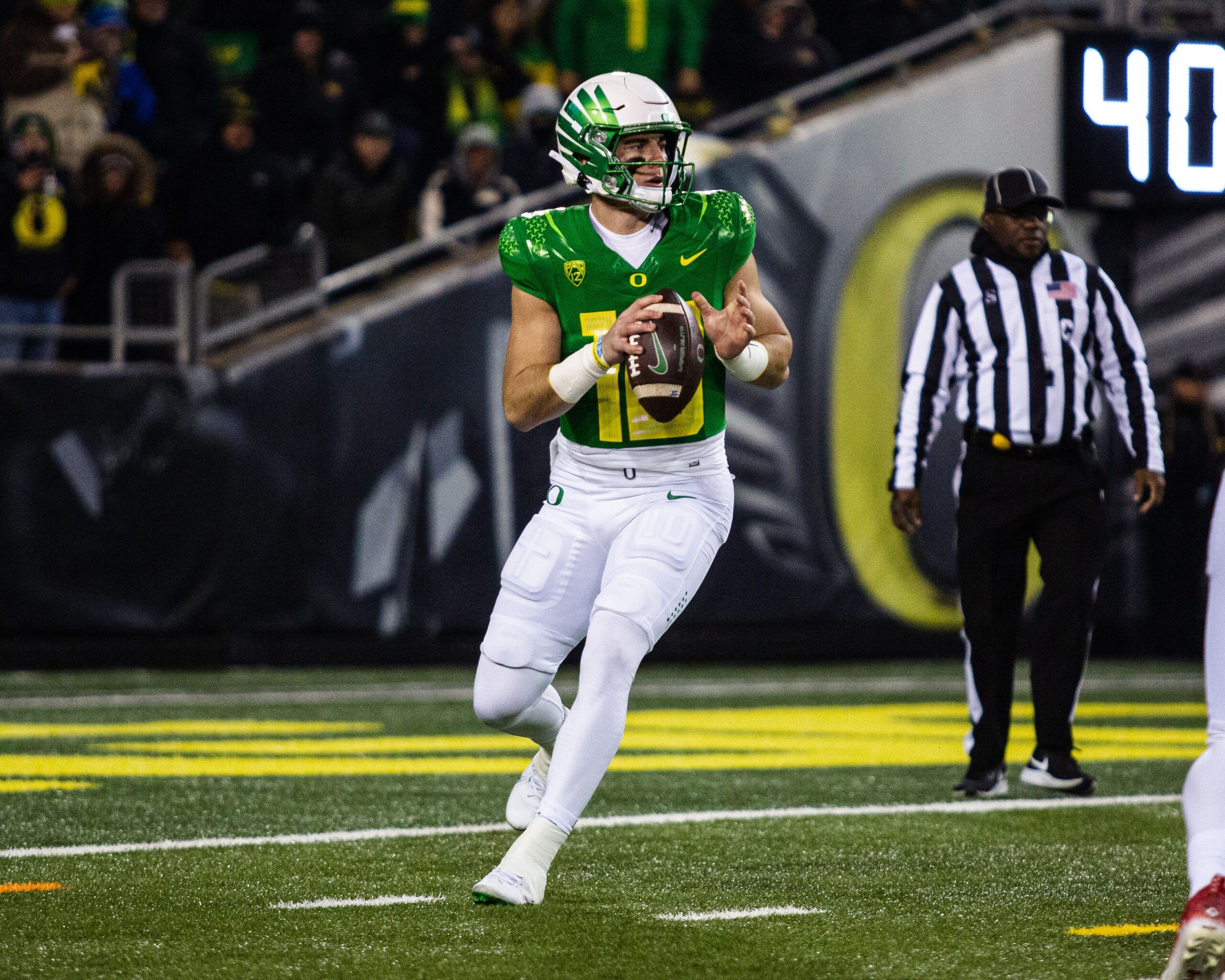 2560x2048 A limited Bo Nix and the Oregon Ducks