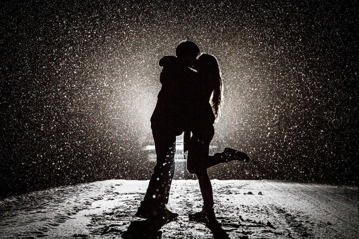 1170x780 love, Kissing, Snow, Monochrome, Silhouette, Winter, Lights