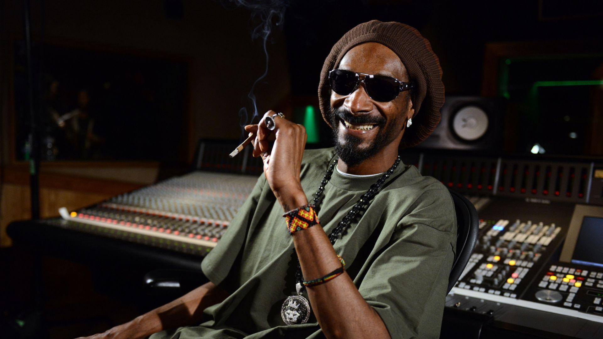 Snoop Dogg Smoking Wallpapers - Top Free Snoop Dogg Smoking Backgrounds