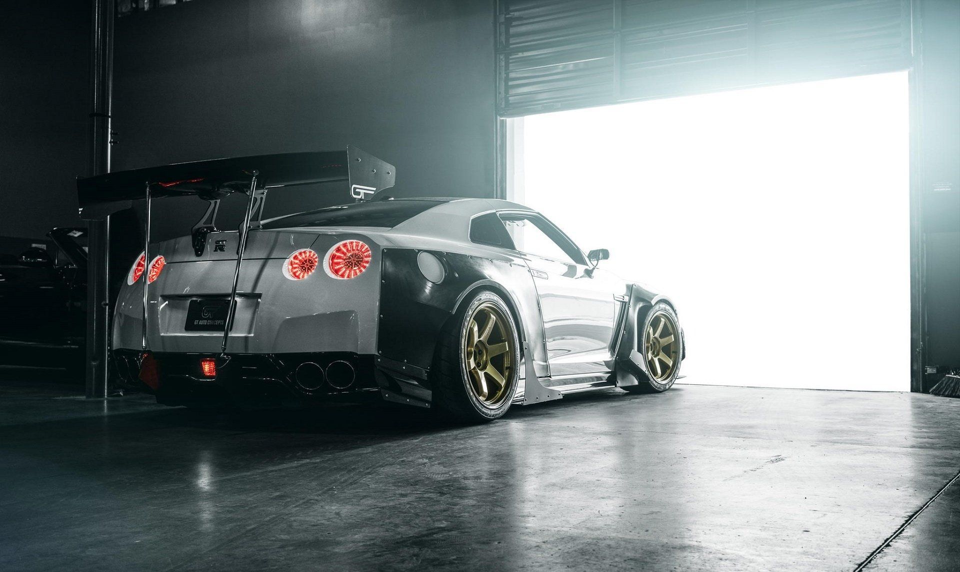 1920x1145 Nissan GT R HD Wallpaper: Power Meets