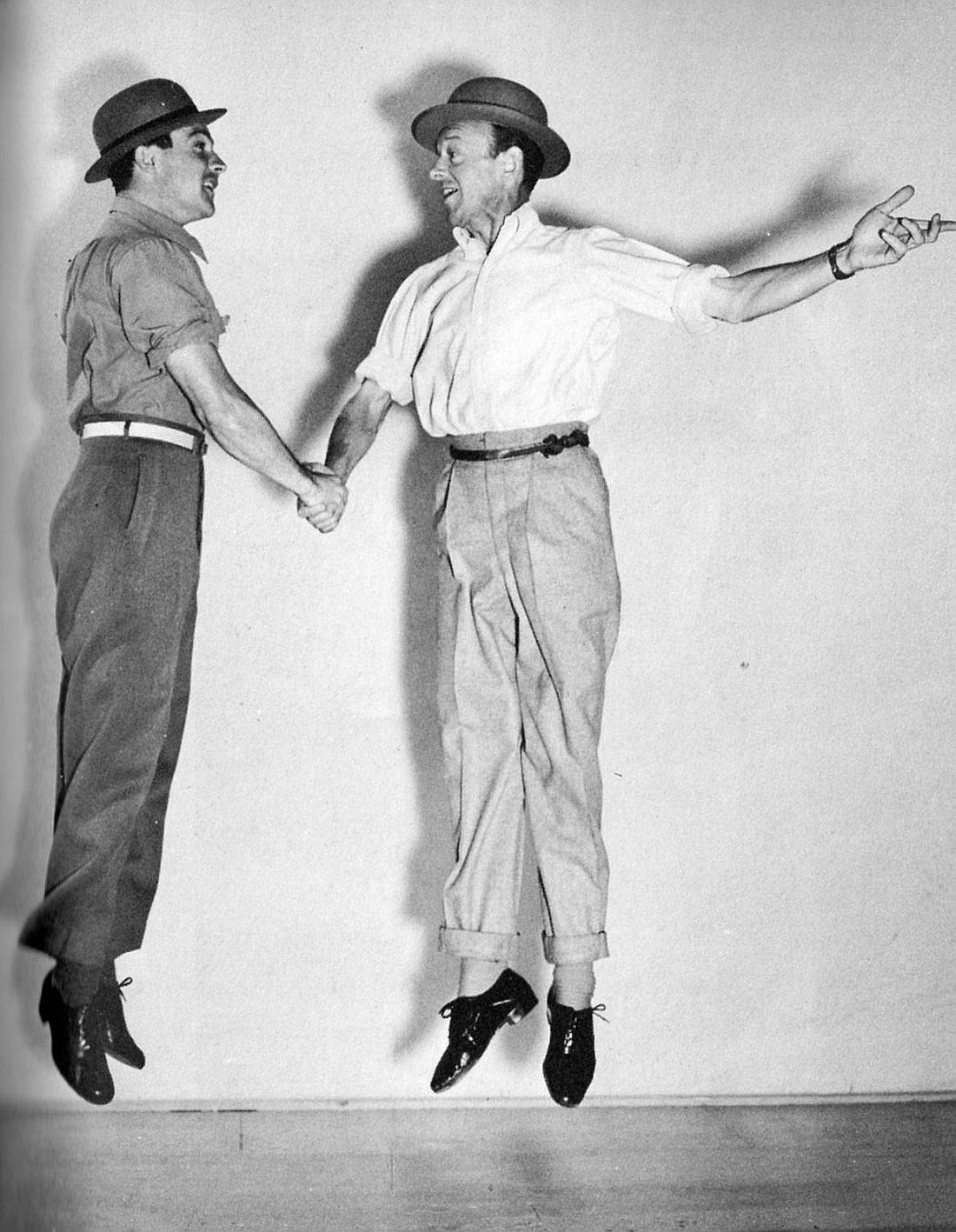 1100x1417 Download Floating Gene Kelly Wallpaper