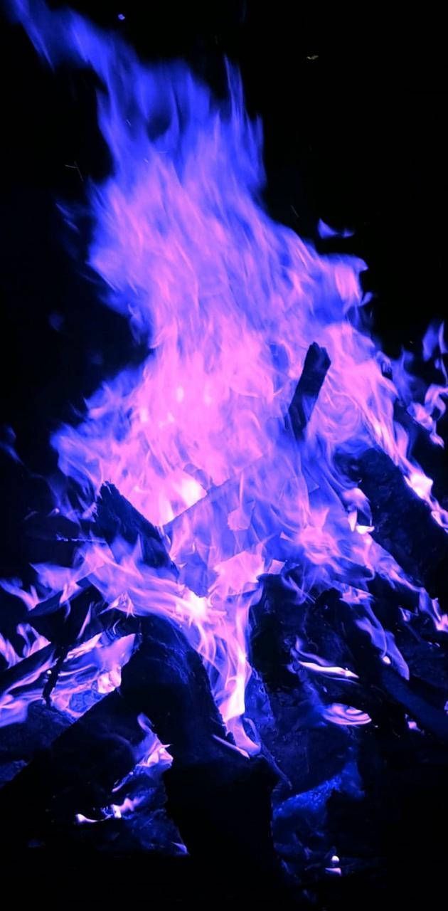 630x1280 Majestic Purple Fire Flames Wallpaper