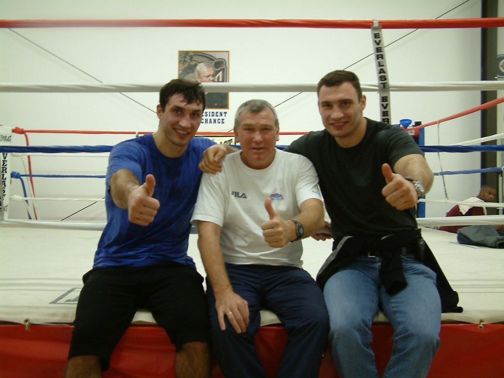 1024x768 Klitschko Brothers with trainer