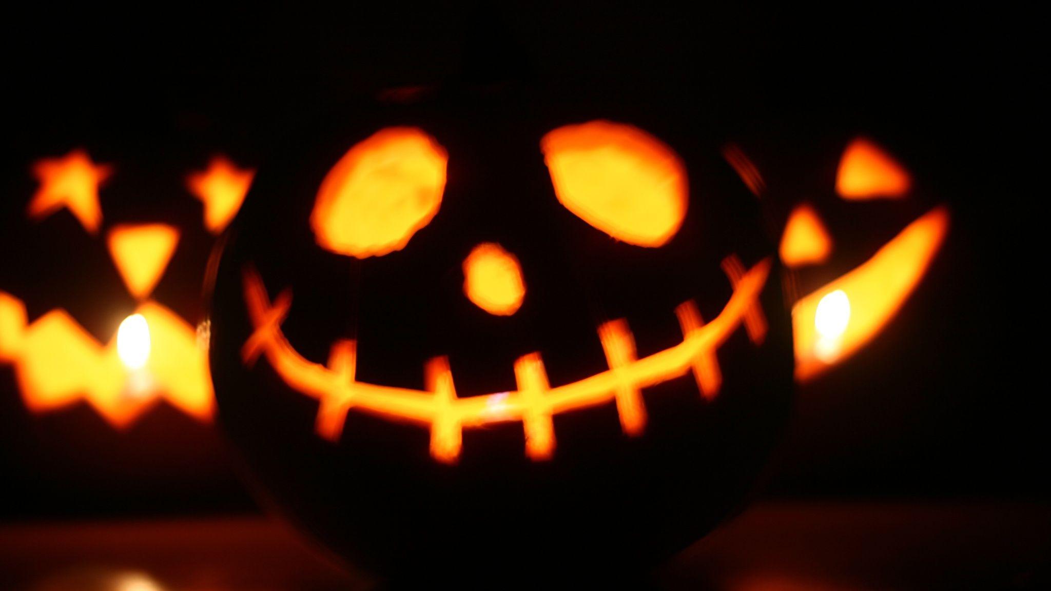 2048x1152 Smile Pumpkin Halloween Holidays 2048x1152