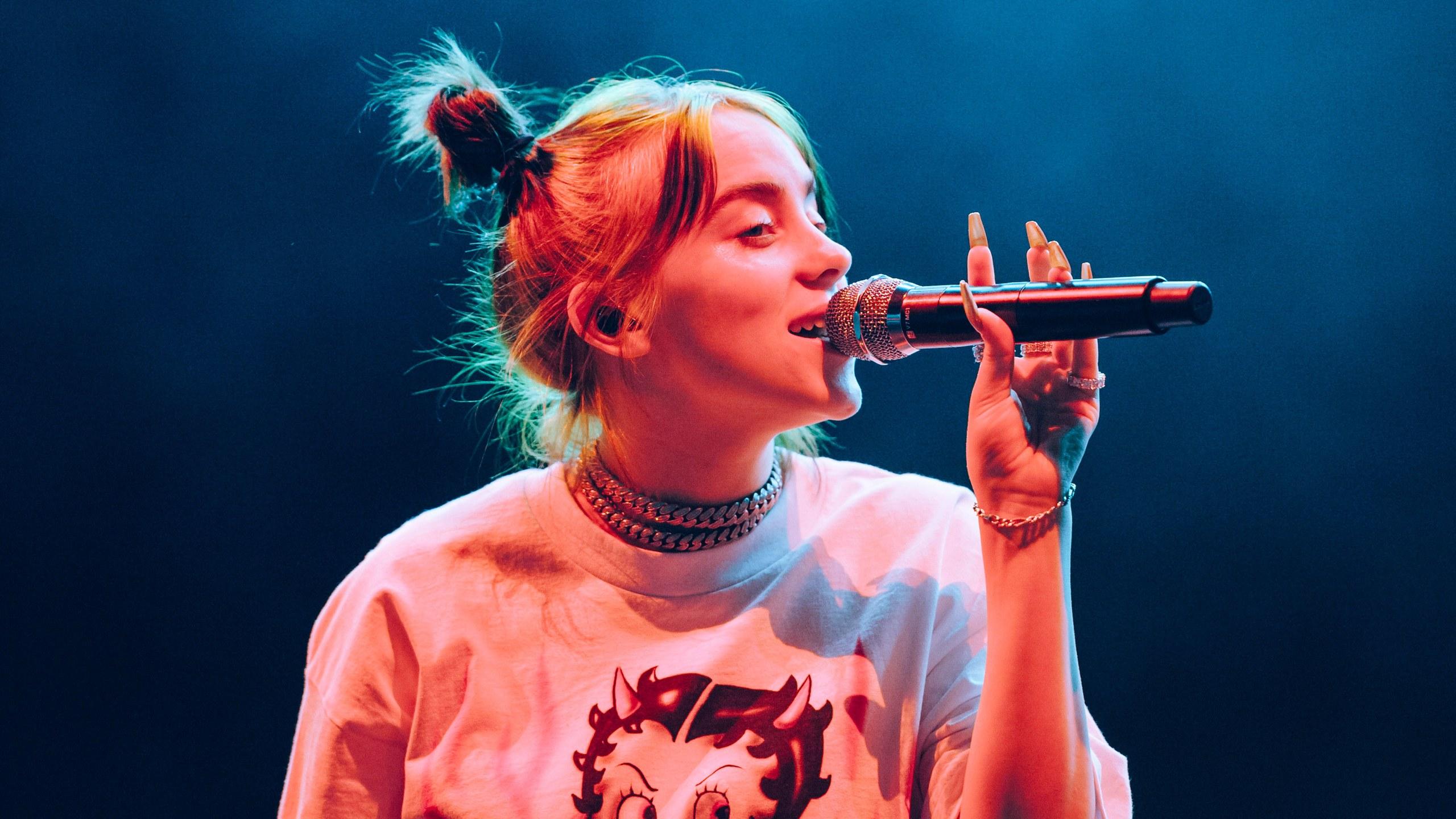 2560x1440 Billie Eilish Picture HD Background Image