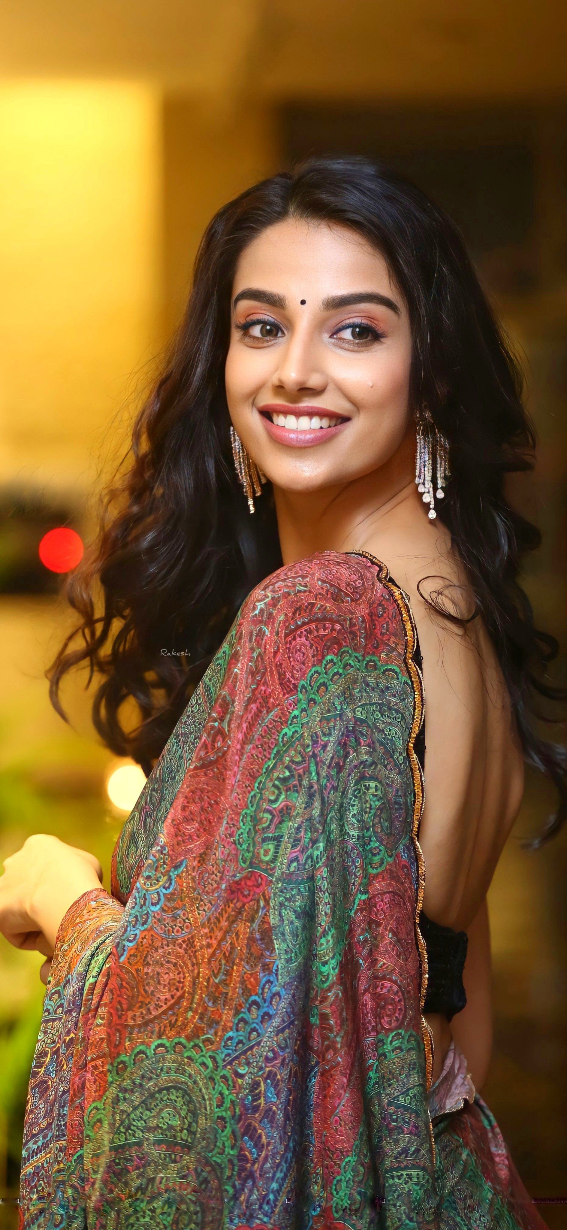 1889x4096 Hd wallpaper #MeenakshiChaudhary