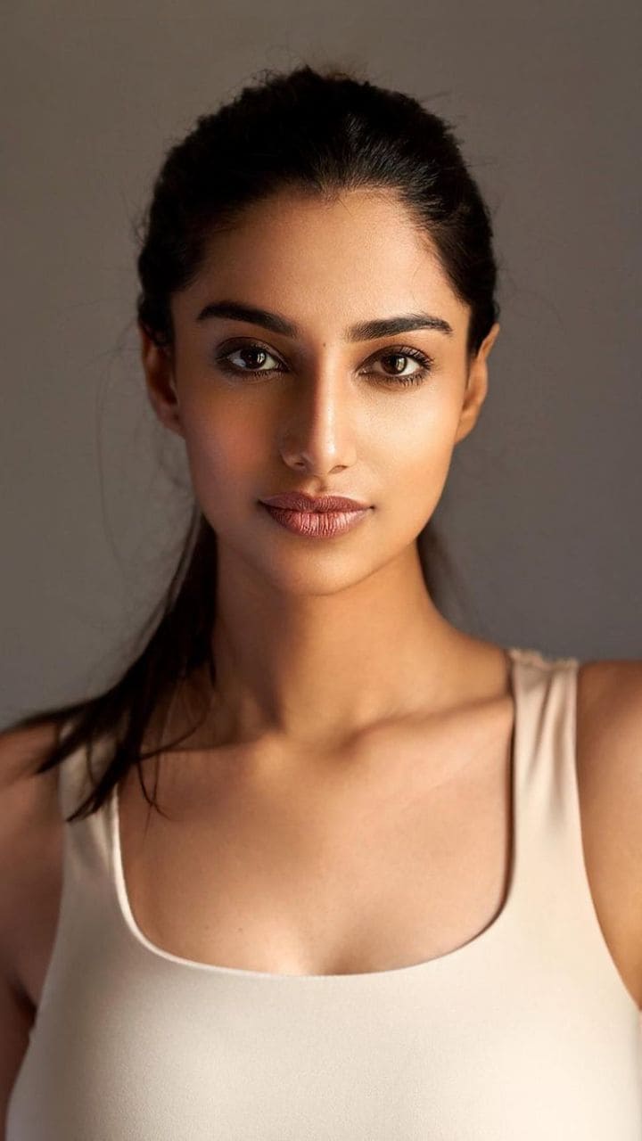 Meenakshi Chaudhary Wallpapers - Top Free Meenakshi Chaudhary
